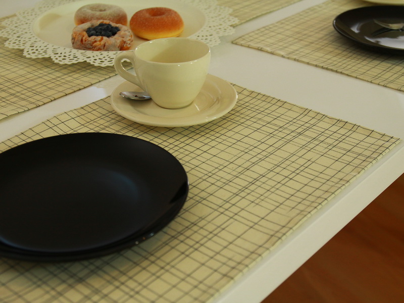 Tischset abwaschbar Elfenbein Karo Muster elisa Größe 30x48 cm Platzset