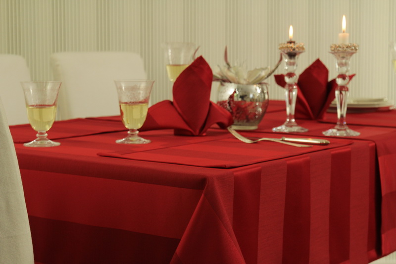 Tischdecke Rubinrot seidig glänzend Streifen Breite 130 cm