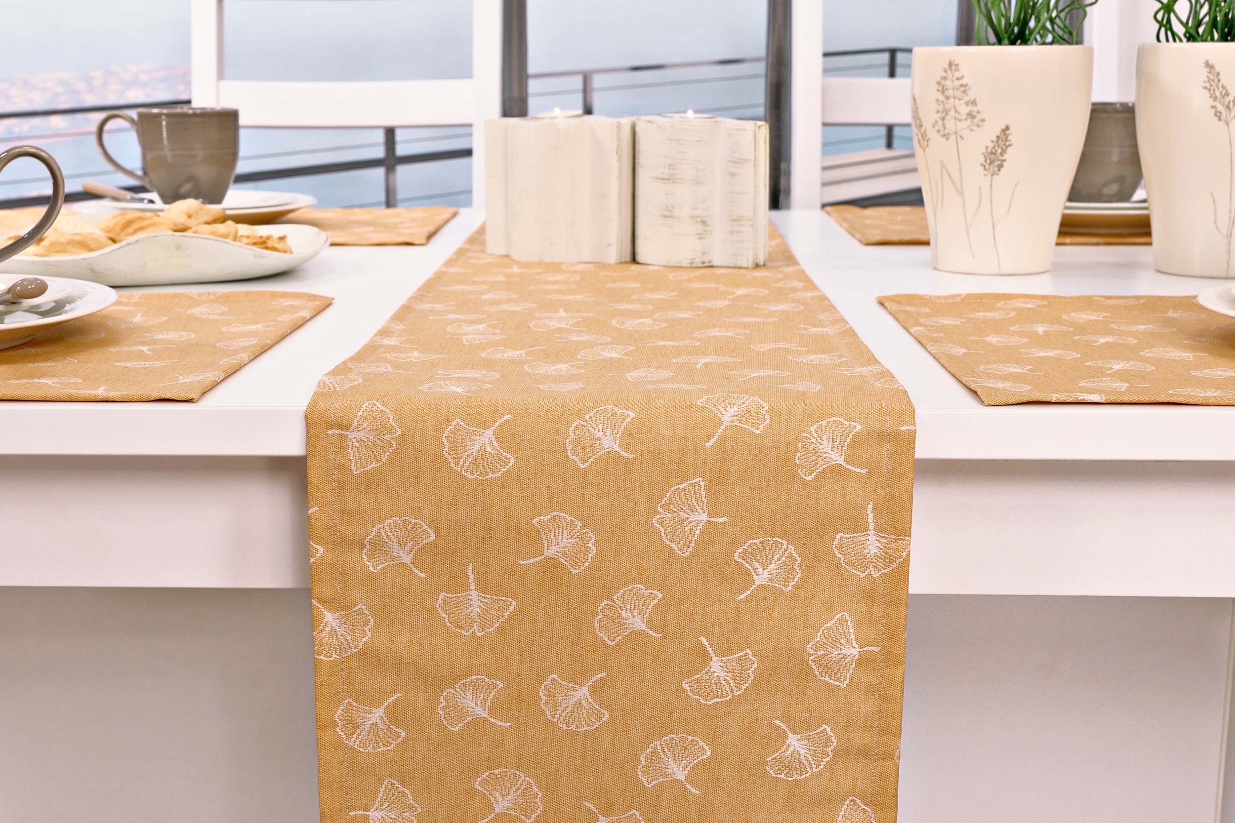 Tischläufer abwaschbar Ockergelb Muster Malta Breite 25 cm