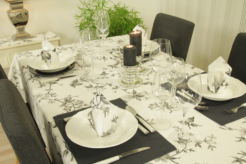 Tischdecke weiß mit Blumenmuster schwarz Breite 160 cm
