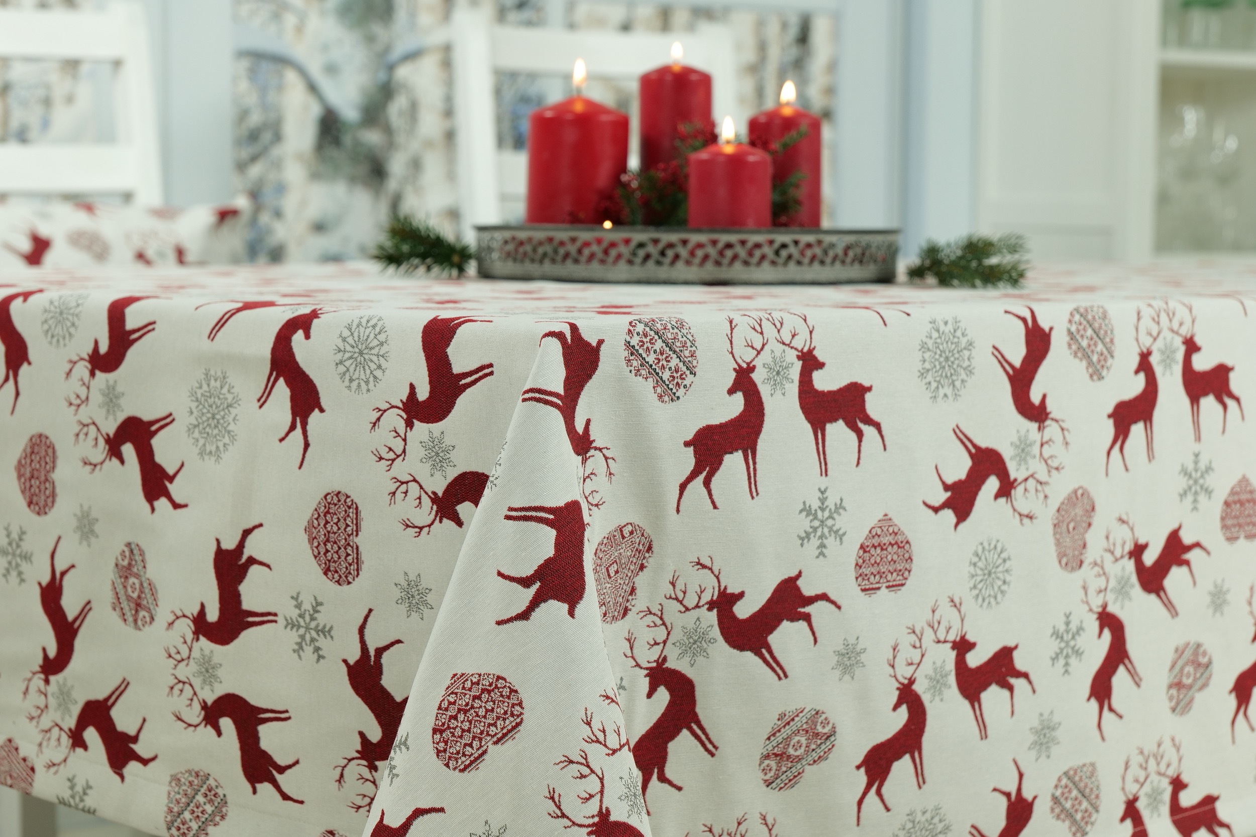 Weihnachtstischdecke Hellgrau Kirschrot Muster Rentier Breite 140 cm