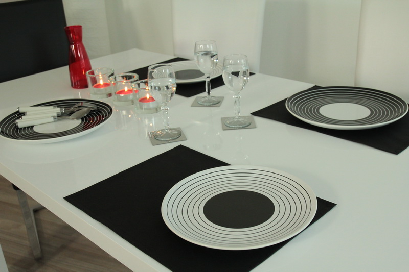 Schwarze abwaschbare Tischdecke