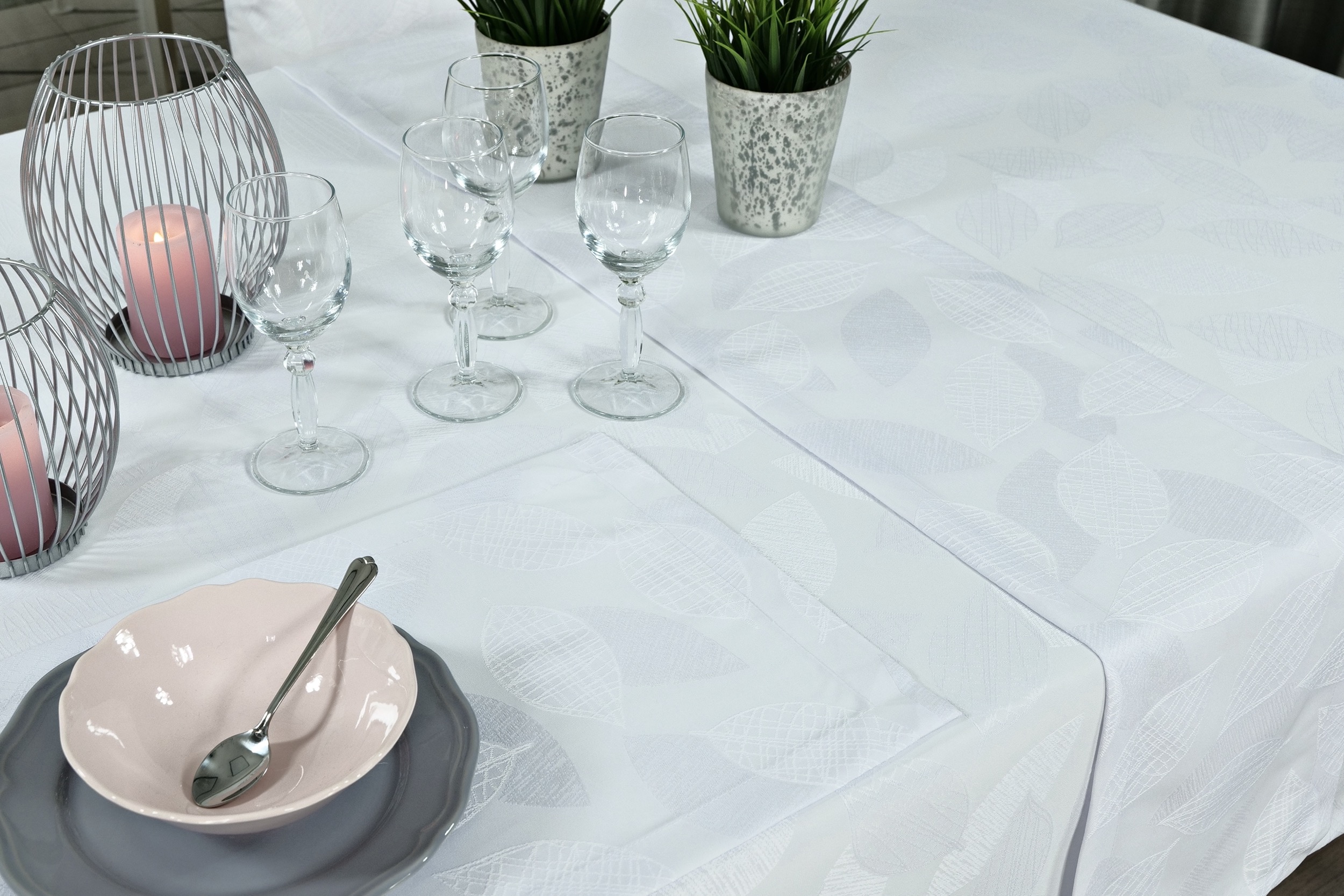 Tischläufer mit Fleckschutz Weiß gemustert Emilia Breite 30 cm