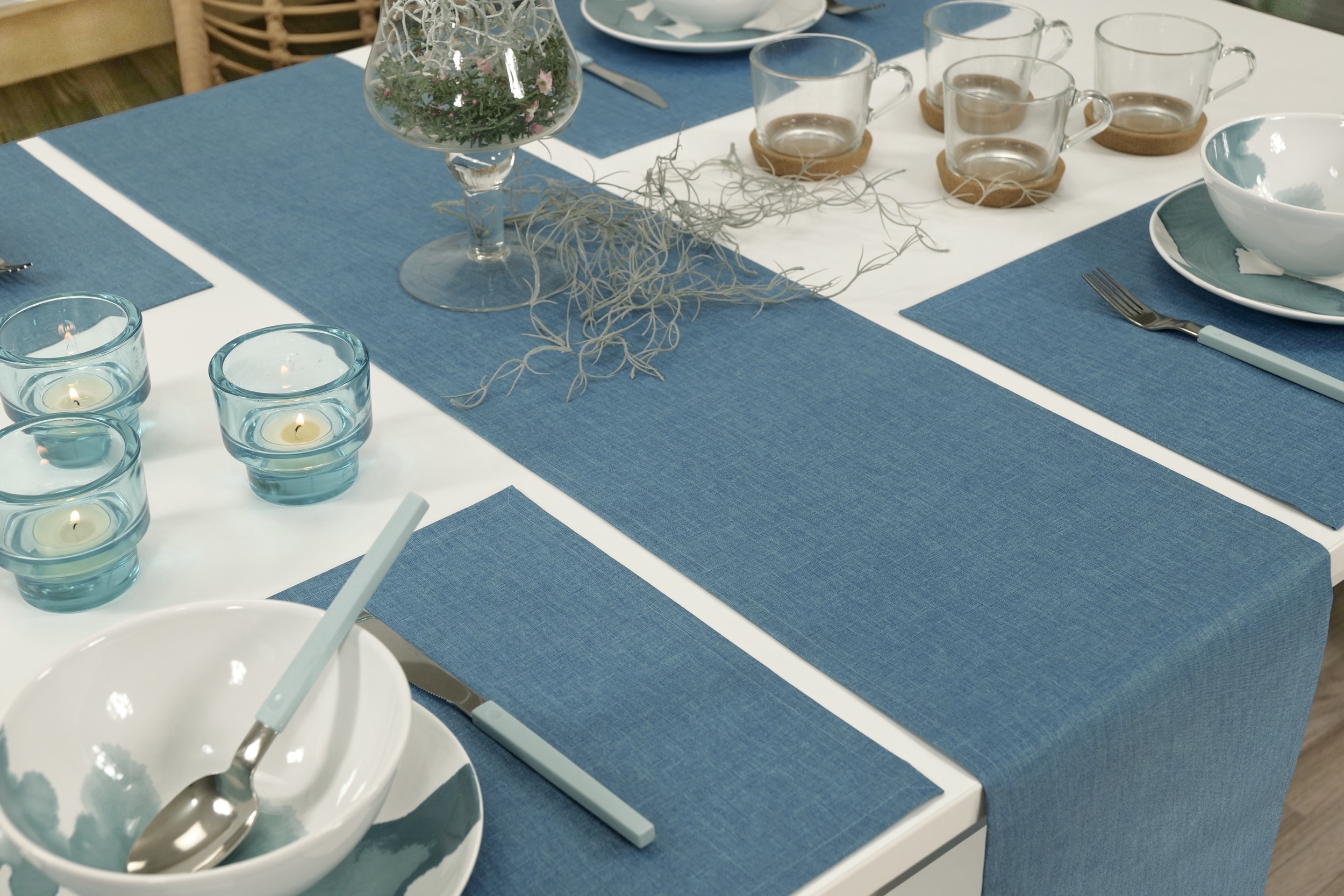 in Tischdecken Tischläufer Markenqualität Basic | TiDeko® perfekt Tischdecken-Shop.de. Blaue gemustert +