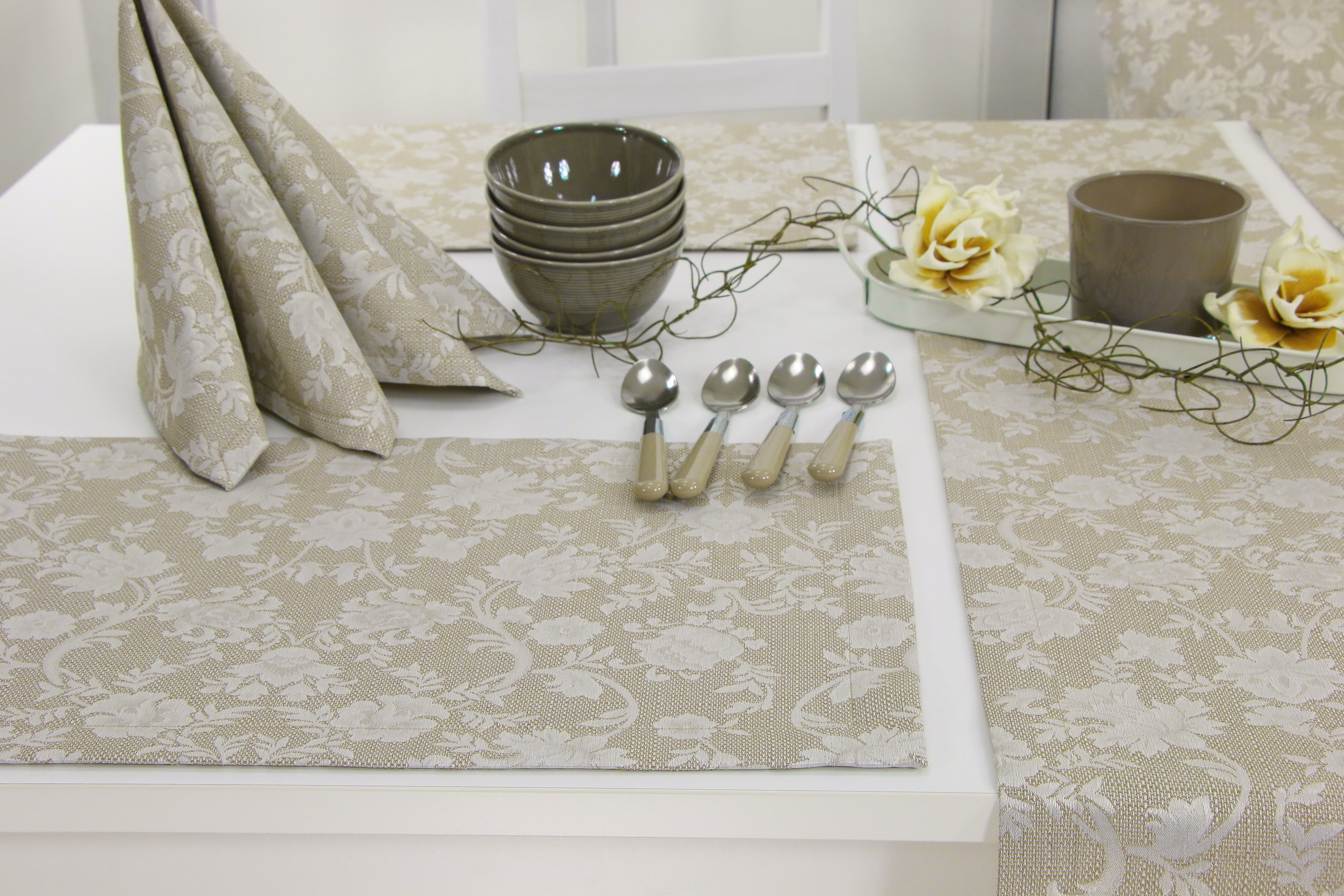 Tischset mit Fleckschutz Evita Perlsand Ranke Größe 30x48 cm Platzset
