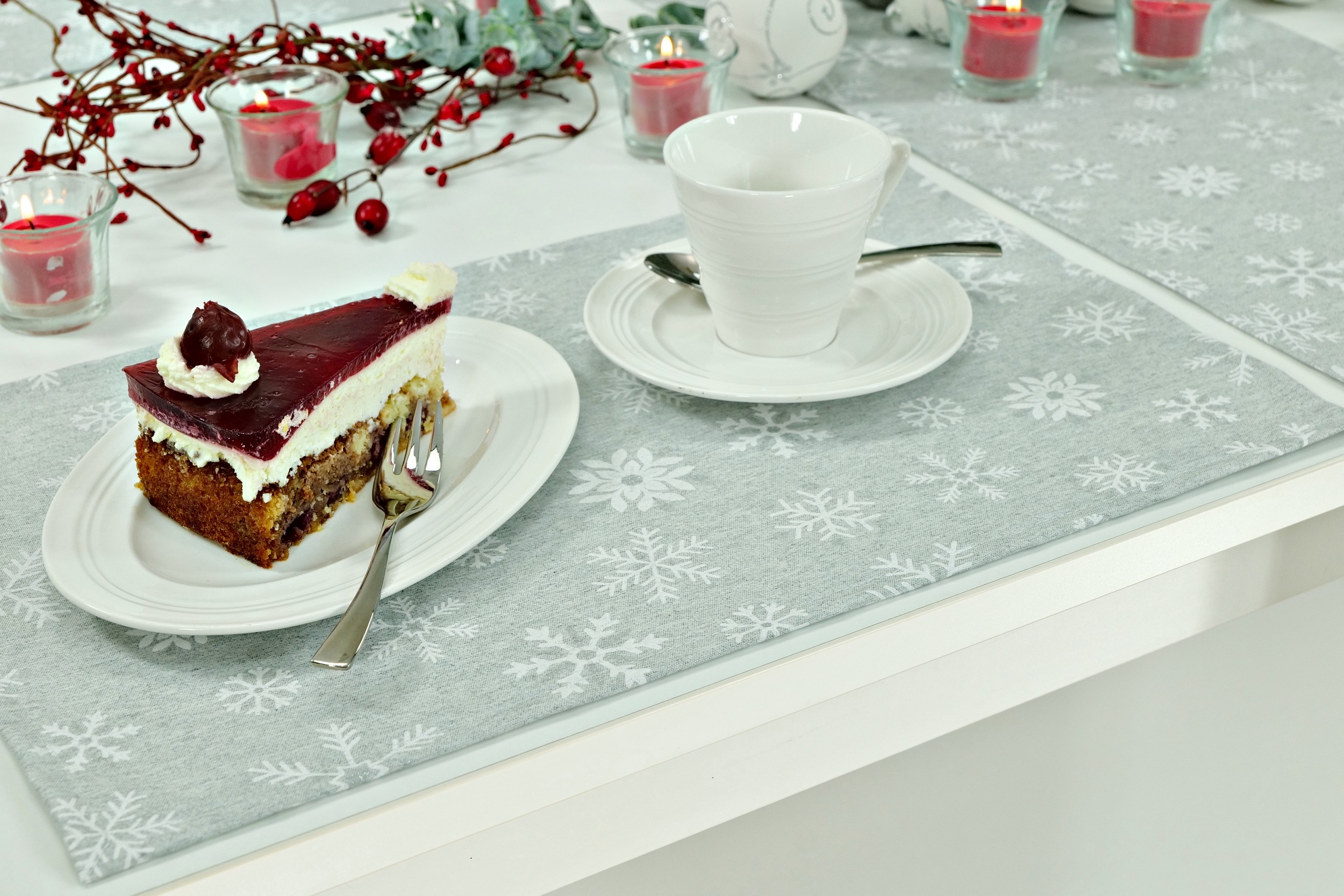 Abwaschbare Tischset Weihnachten Hellgrau Muster Schneeflocken Größe 30x48 cm Platzset