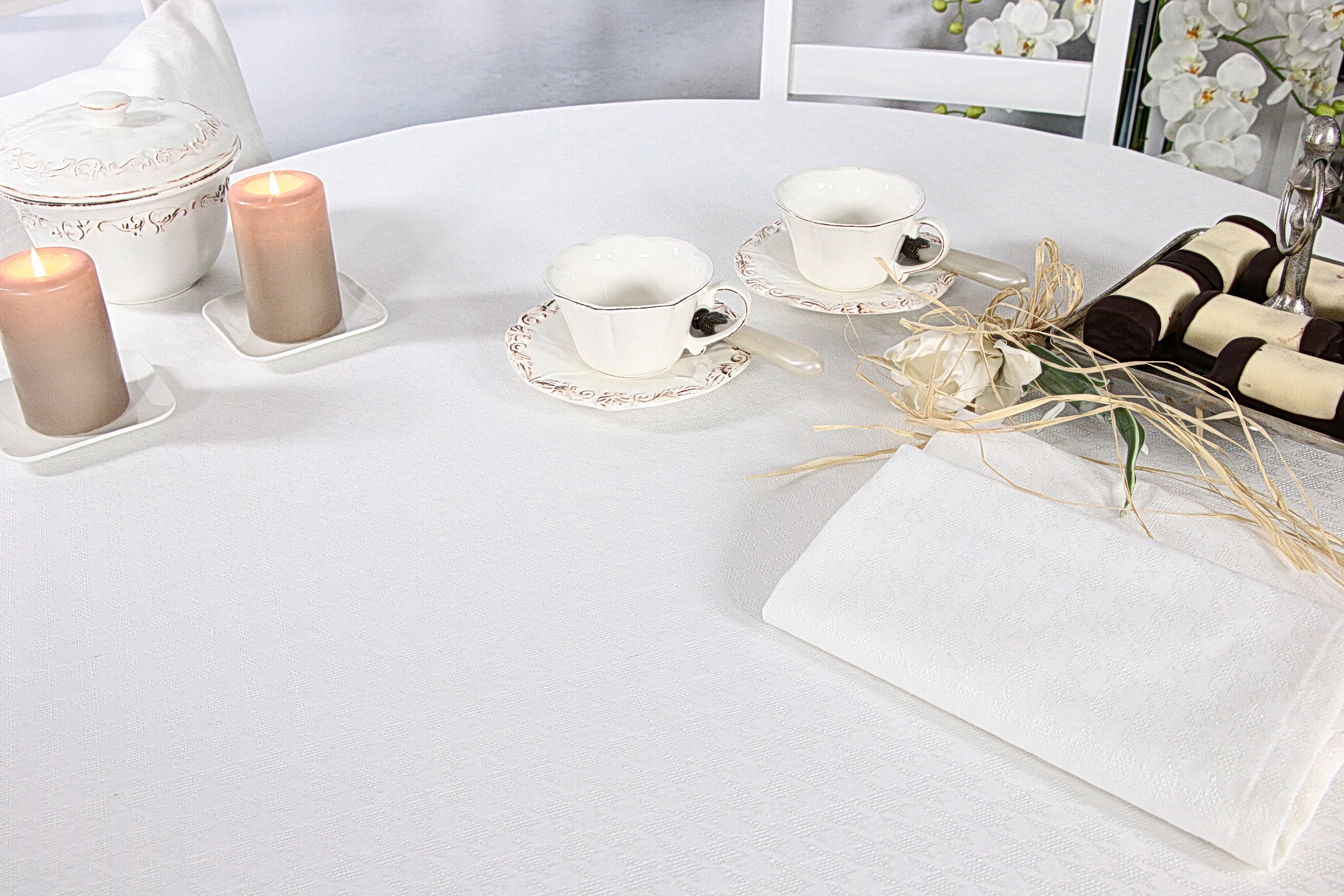Tischdecke mit Fleckschutz Evita Perlweiß Muster Breite 130 cm OVAL