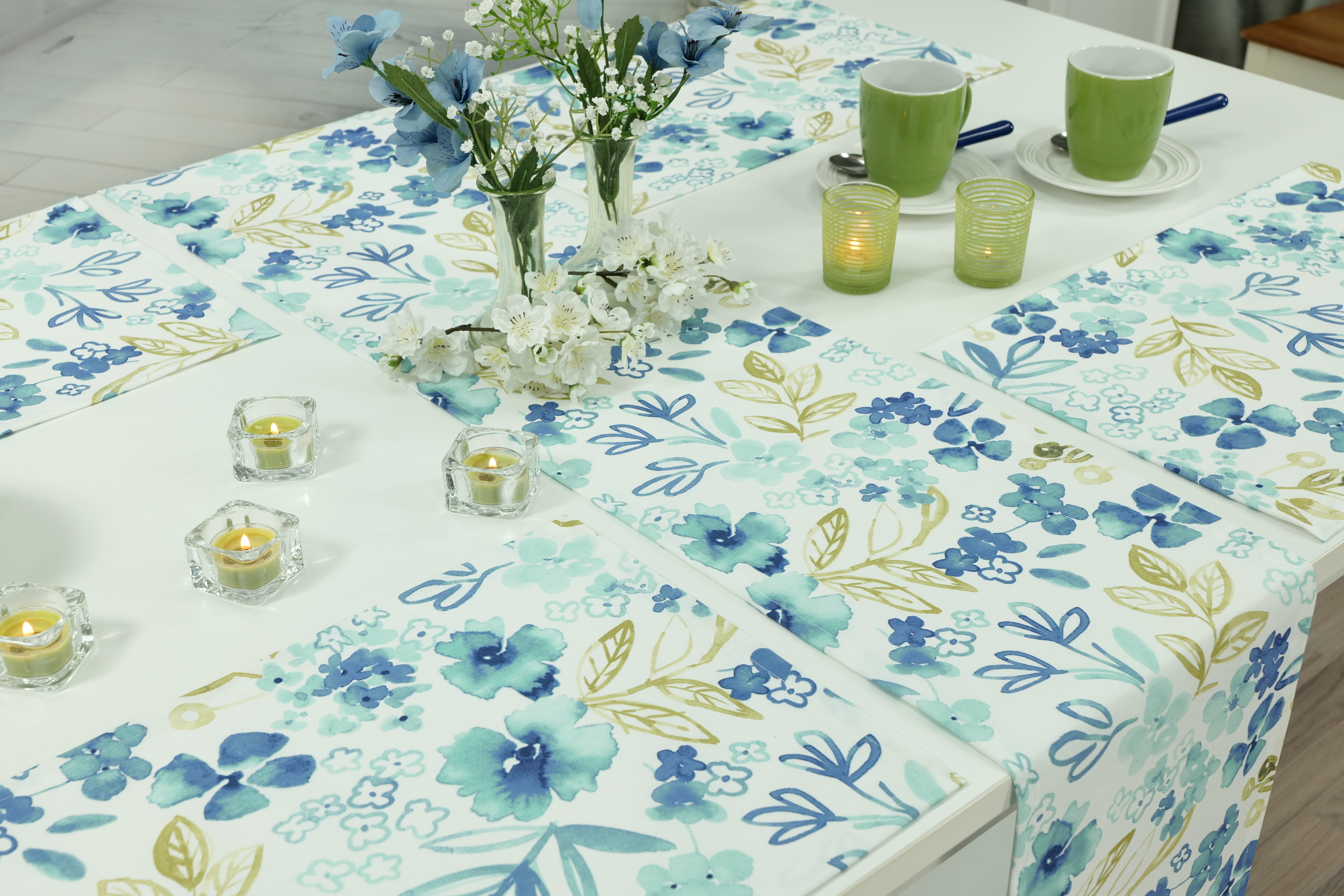 Tischläufer abwaschbar Blüte Blau gemustert Riviera Breite 40 cm