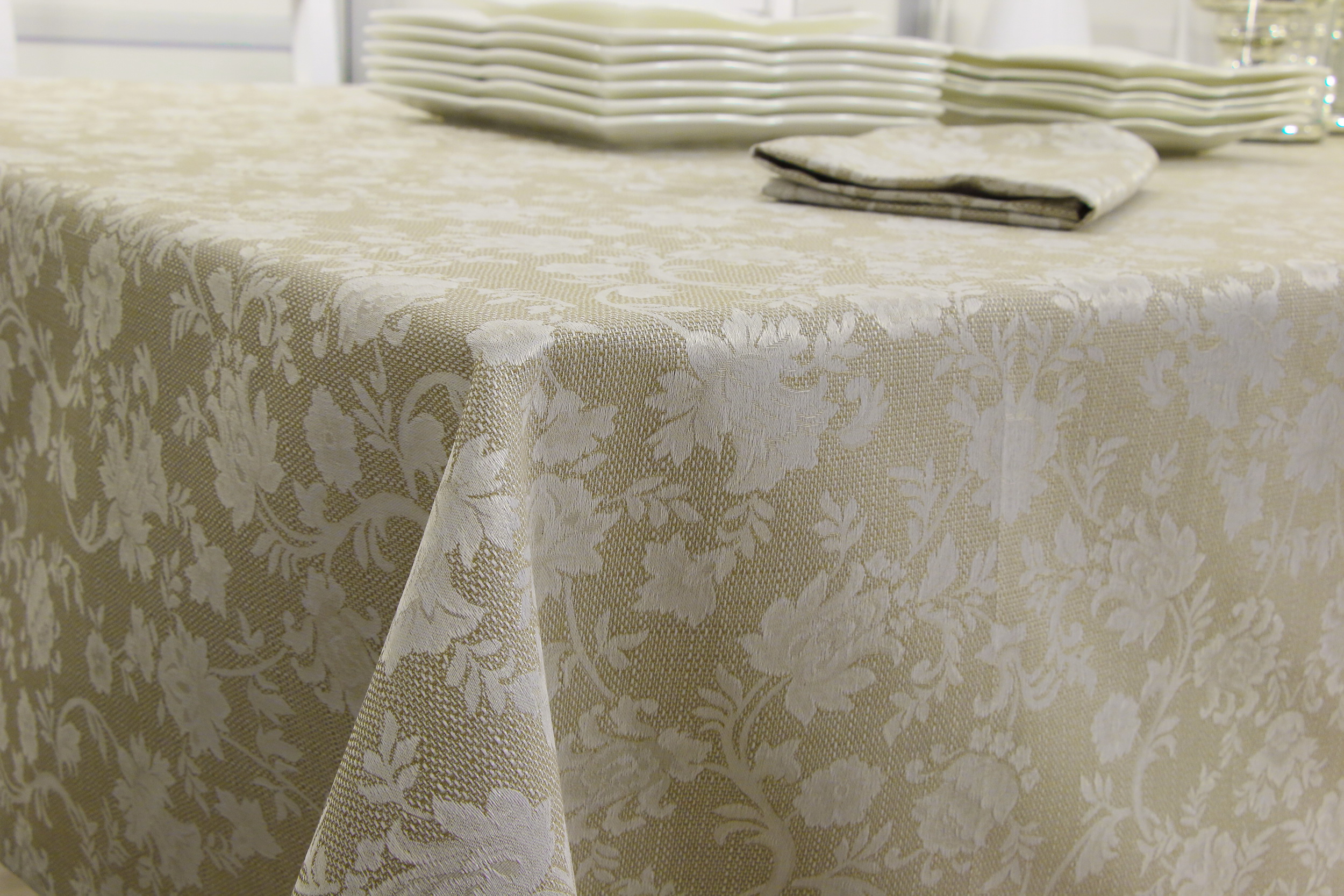 Tischdecke mit Fleckschutz Evita Perlsand Ranke Breite 90 cm