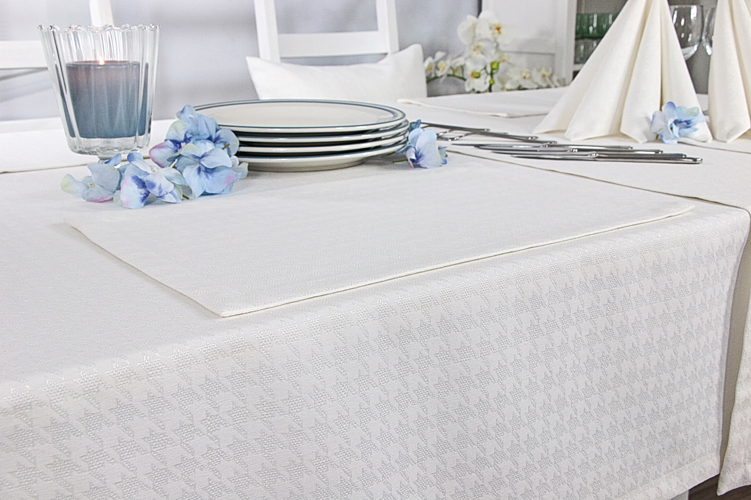 Tischdecke mit Fleckschutz Evita Perlweiß Muster Breite 130 cm