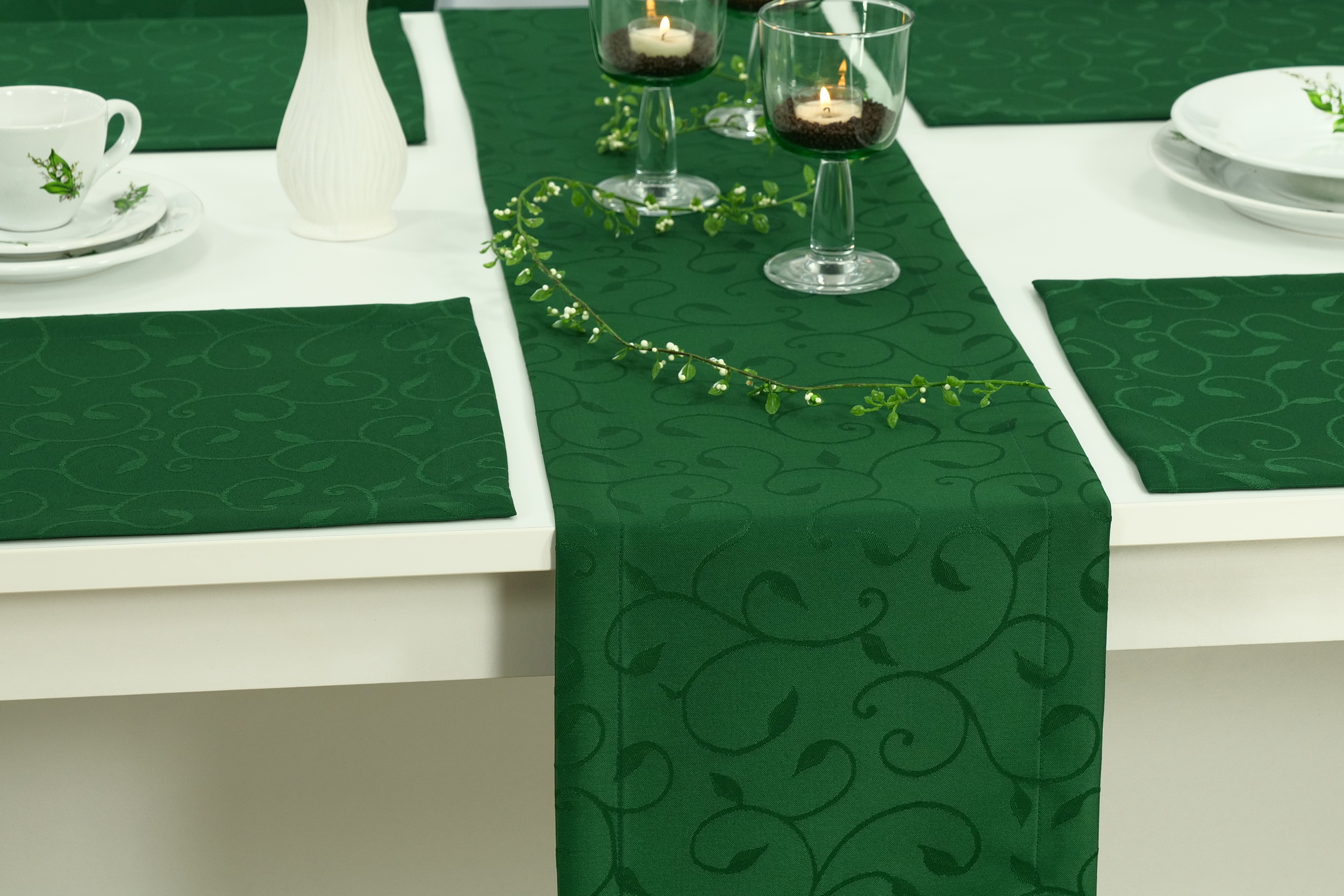 Tischläufer Damast Grün mit Muster Fleckschutz Breite 25 cm