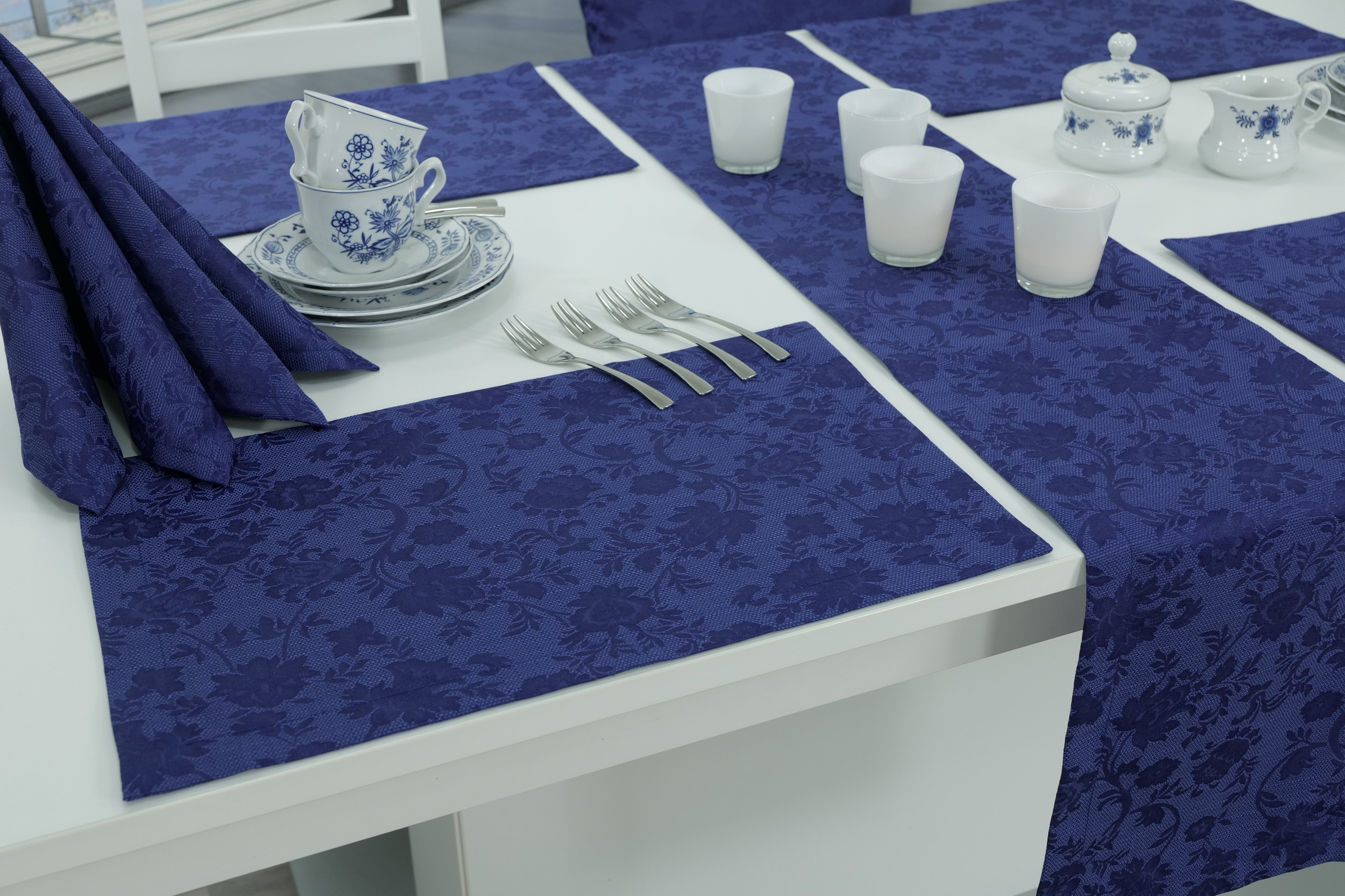 Tischläufer mit Fleckschutz Evita Blau Ranke Breite 25 cm