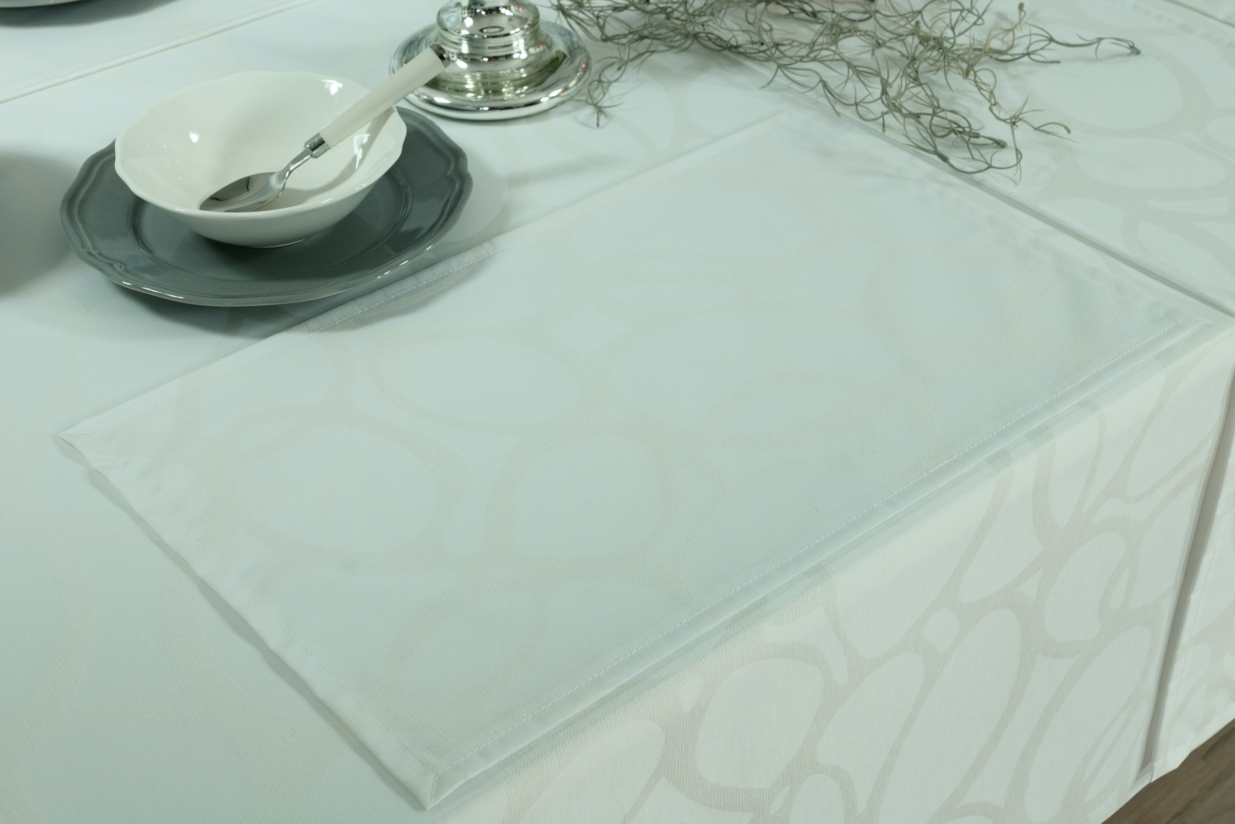 Abwaschbare Tischset Weiß einfarbig mit Muster Gröna Größe 32x42 cm Platzset
