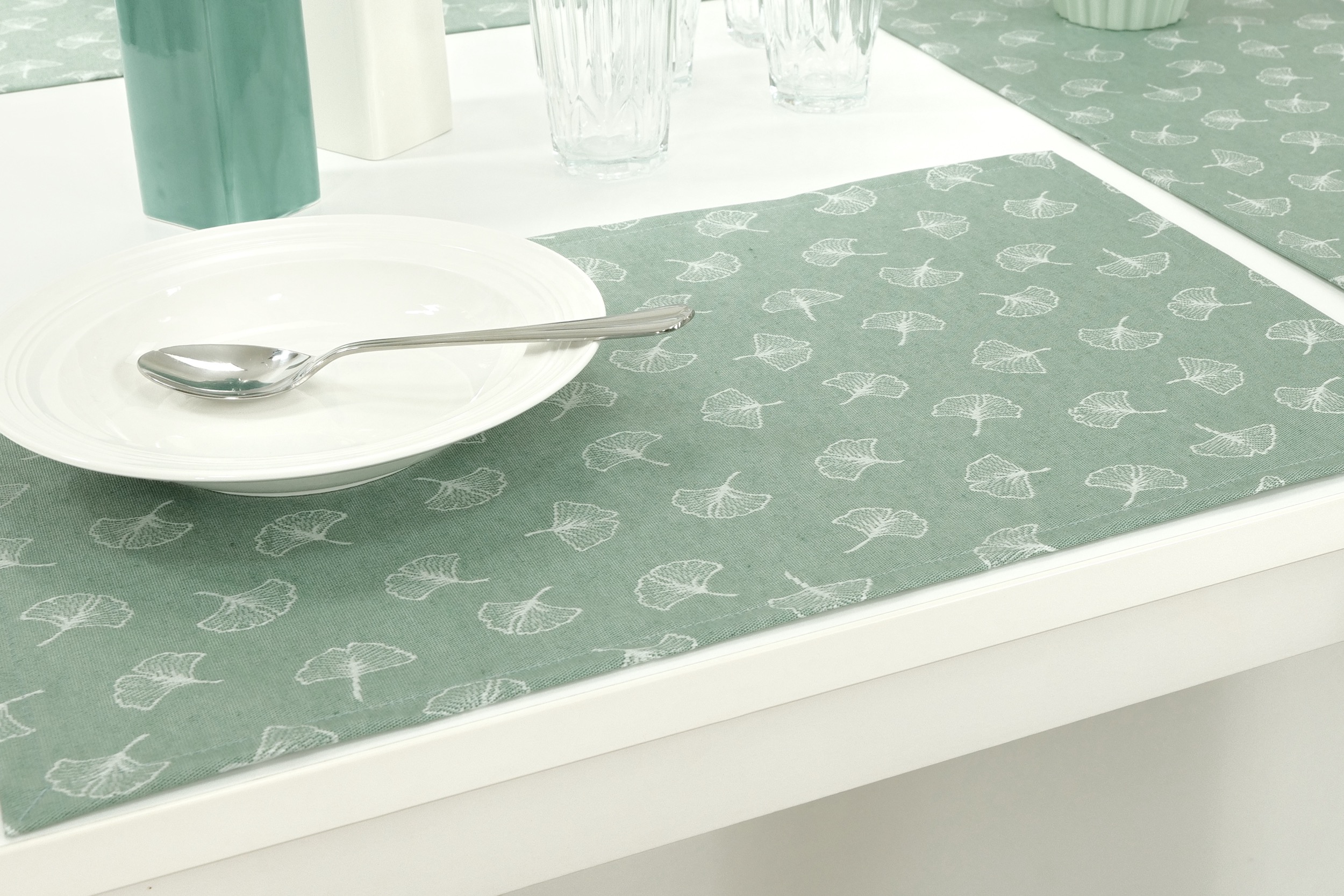 Tischset abwaschbar Eisgrün Muster Malta Größe 30x48 cm Platzset