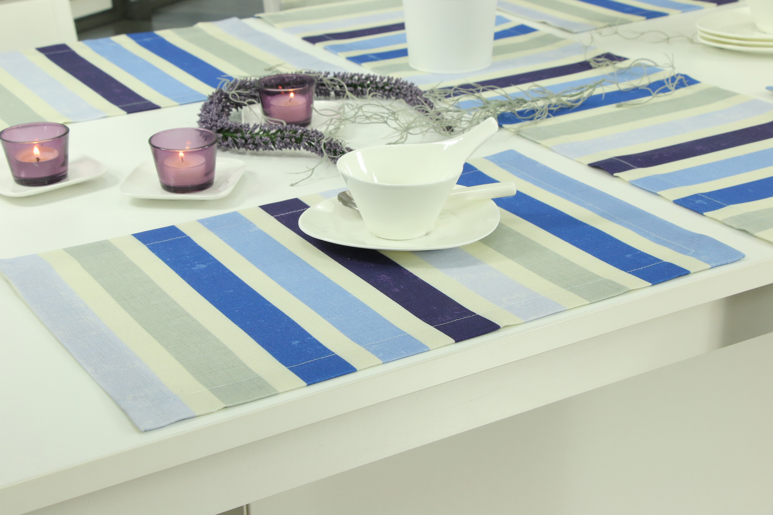 Tischset mit Fleckschutz Hellblau Blau gestreift Striscia Größe 32x42 cm Platzset