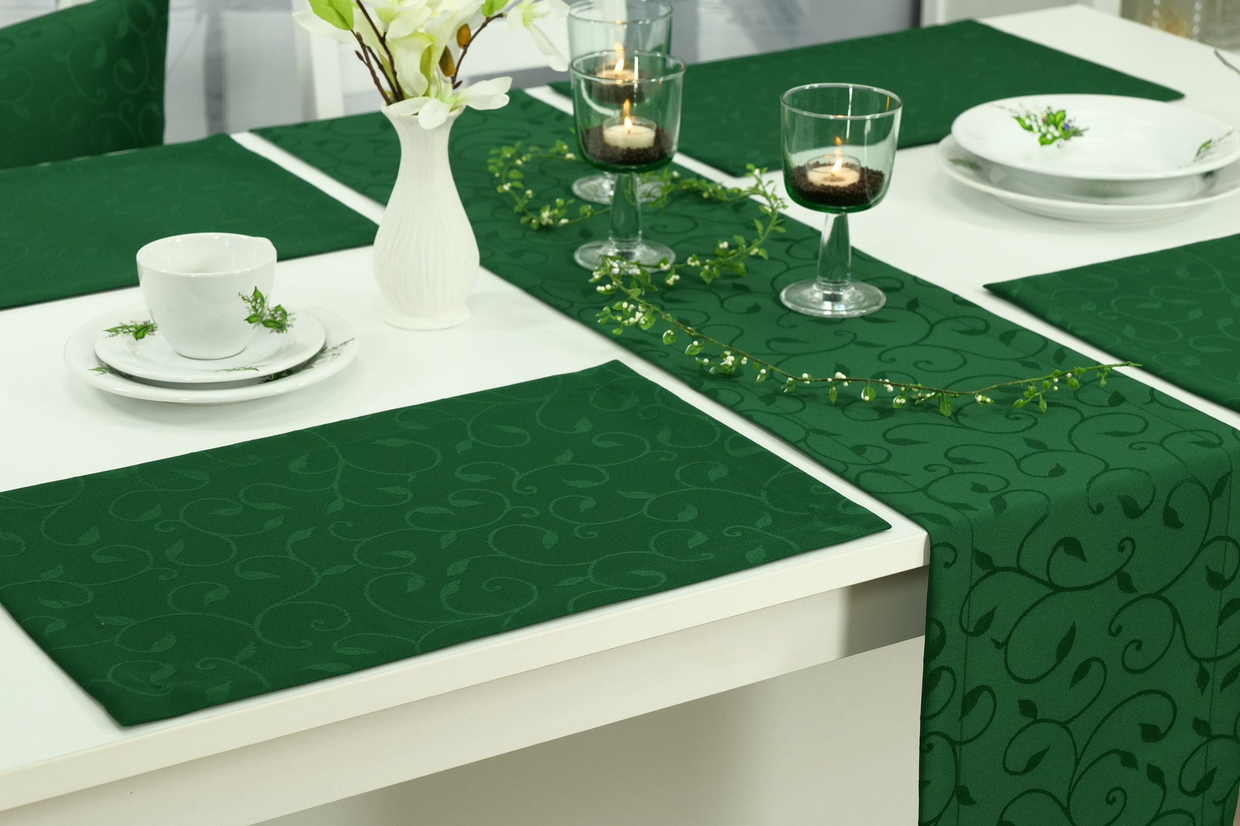 Tischläufer Damast Grün mit Muster Fleckschutz Breite 40 cm