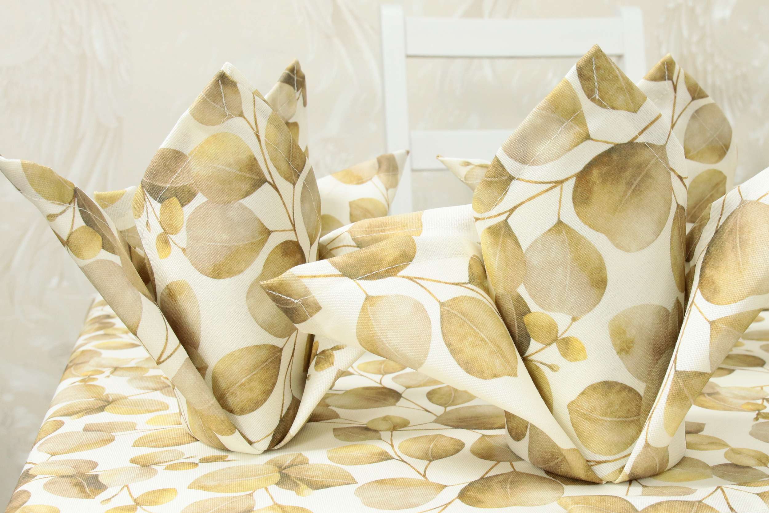 Stoffserviette mit Fleckschutz Natur Beige Blätter Muster Größe 45x45 cm