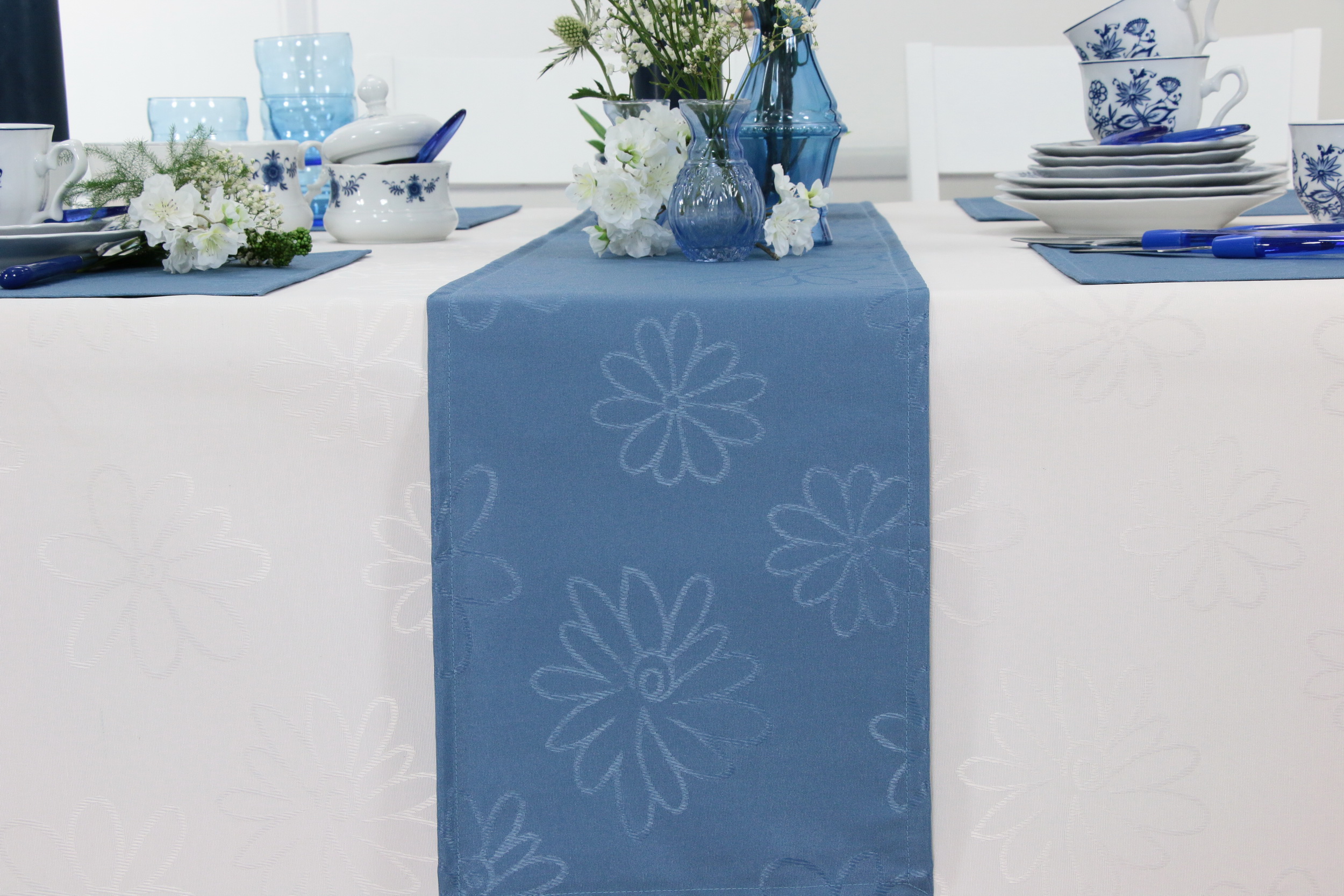 Tischläufer abwaschbar Blau Blumenmuster Mari Breite 40 cm