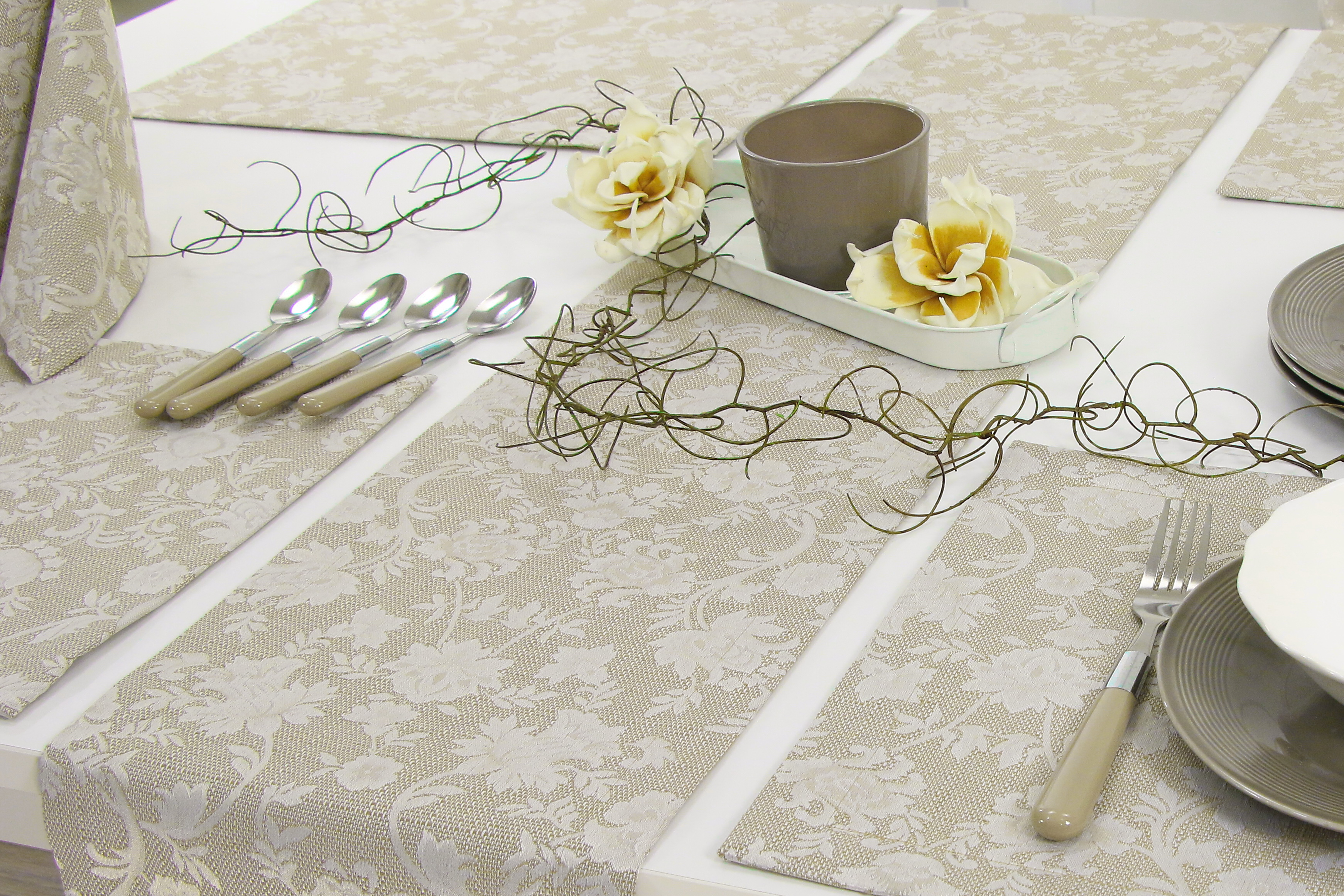 Tischläufer mit Fleckschutz Evita Perlsand Ranke Breite 40 cm