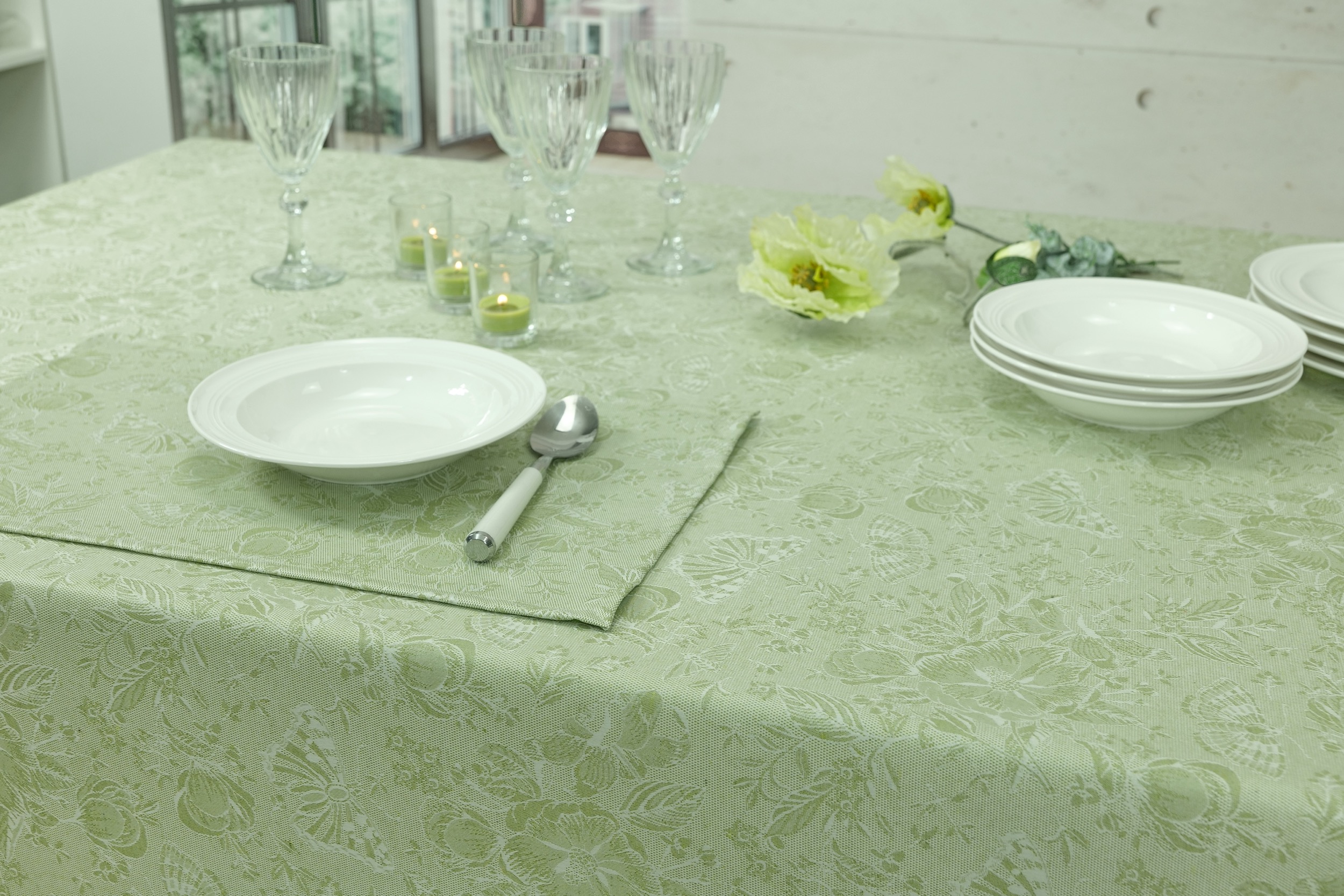 Tischdecke abwaschbar Pistaziengrün gemustert Helen Breite 140 cm