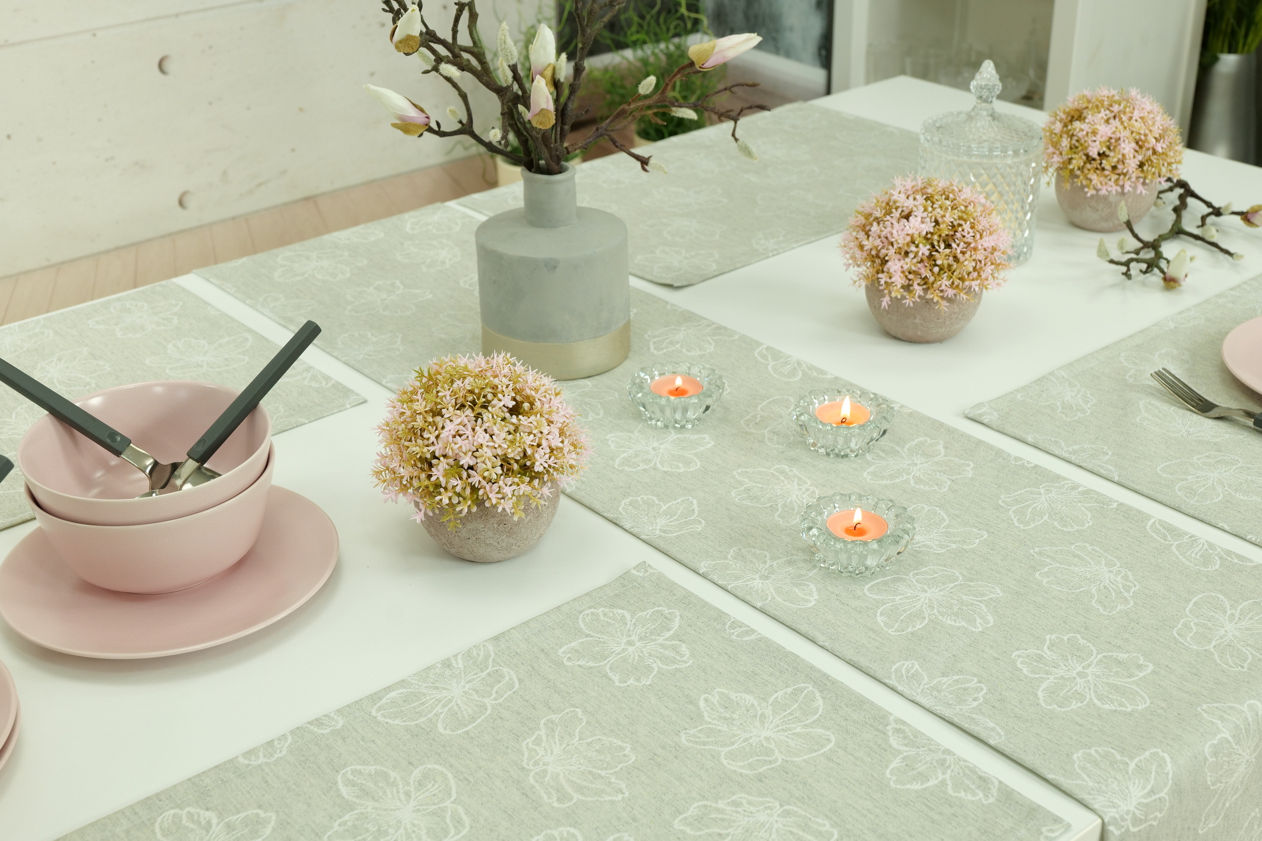 Tischläufer abwaschbar Hellgrau Muster Blumen Adele Breite 25 cm