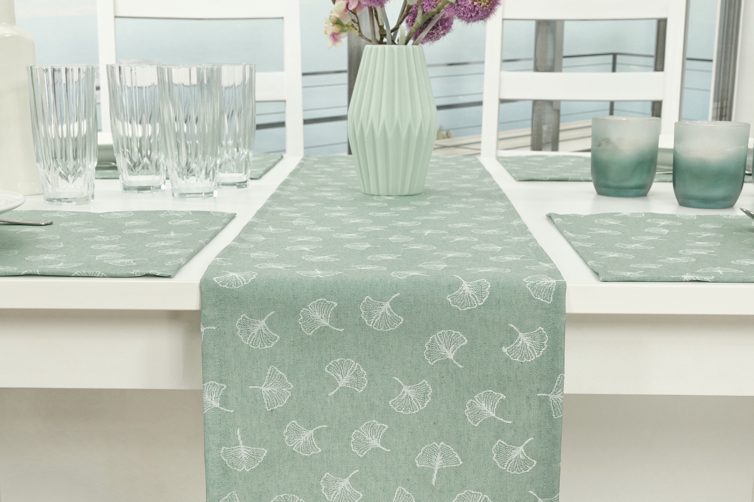 Tischläufer abwaschbar Eisgrün Muster Malta Breite 40 cm