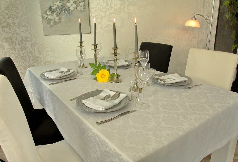 Tischwäsche Weiß Ornamente mit Fleckschutz Breite 150 cm