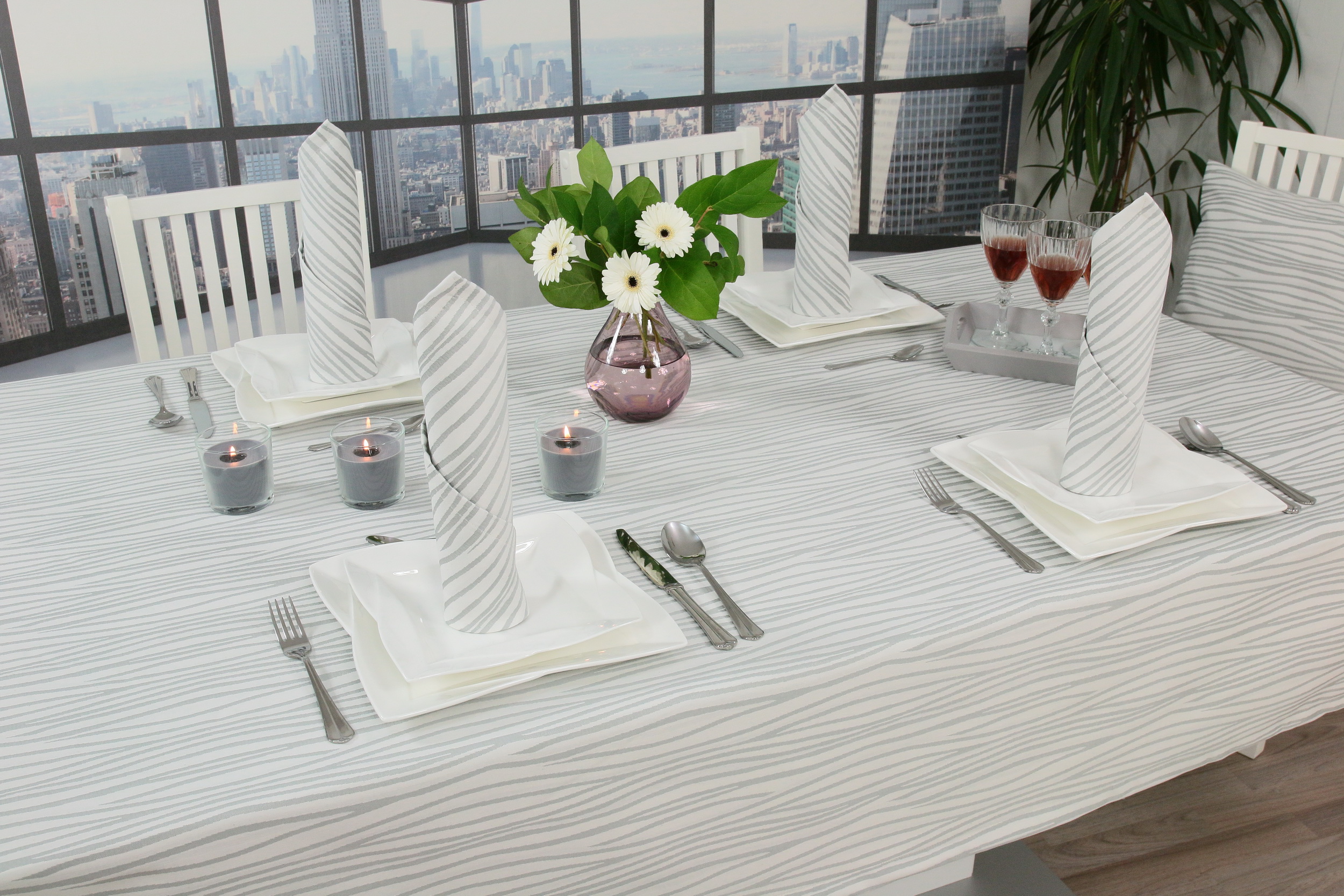 Tischdecke Grau Silber Weiß Wellenlinien Breite 120 cm