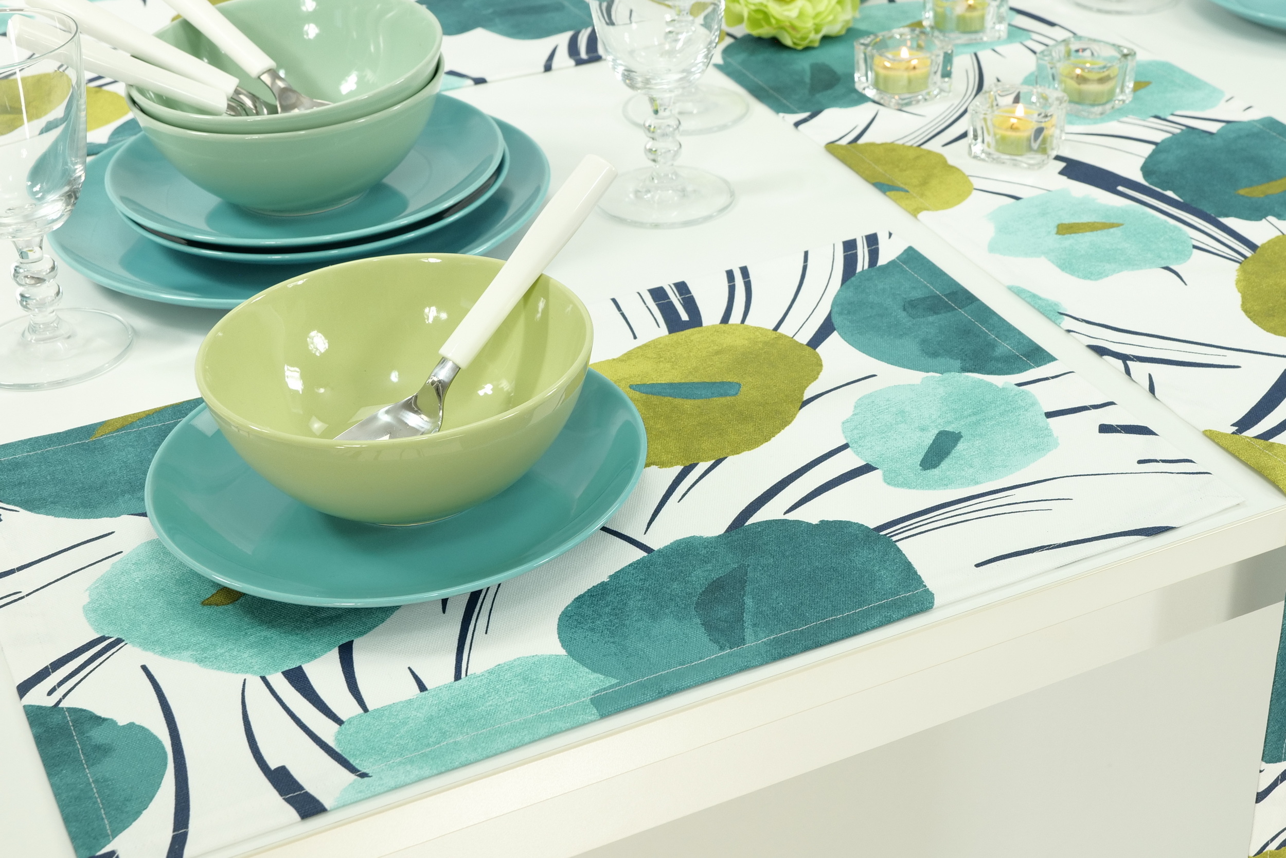 Tischset abwaschbar Blau gemustert Anthurie Größe 32x42 cm Platzset