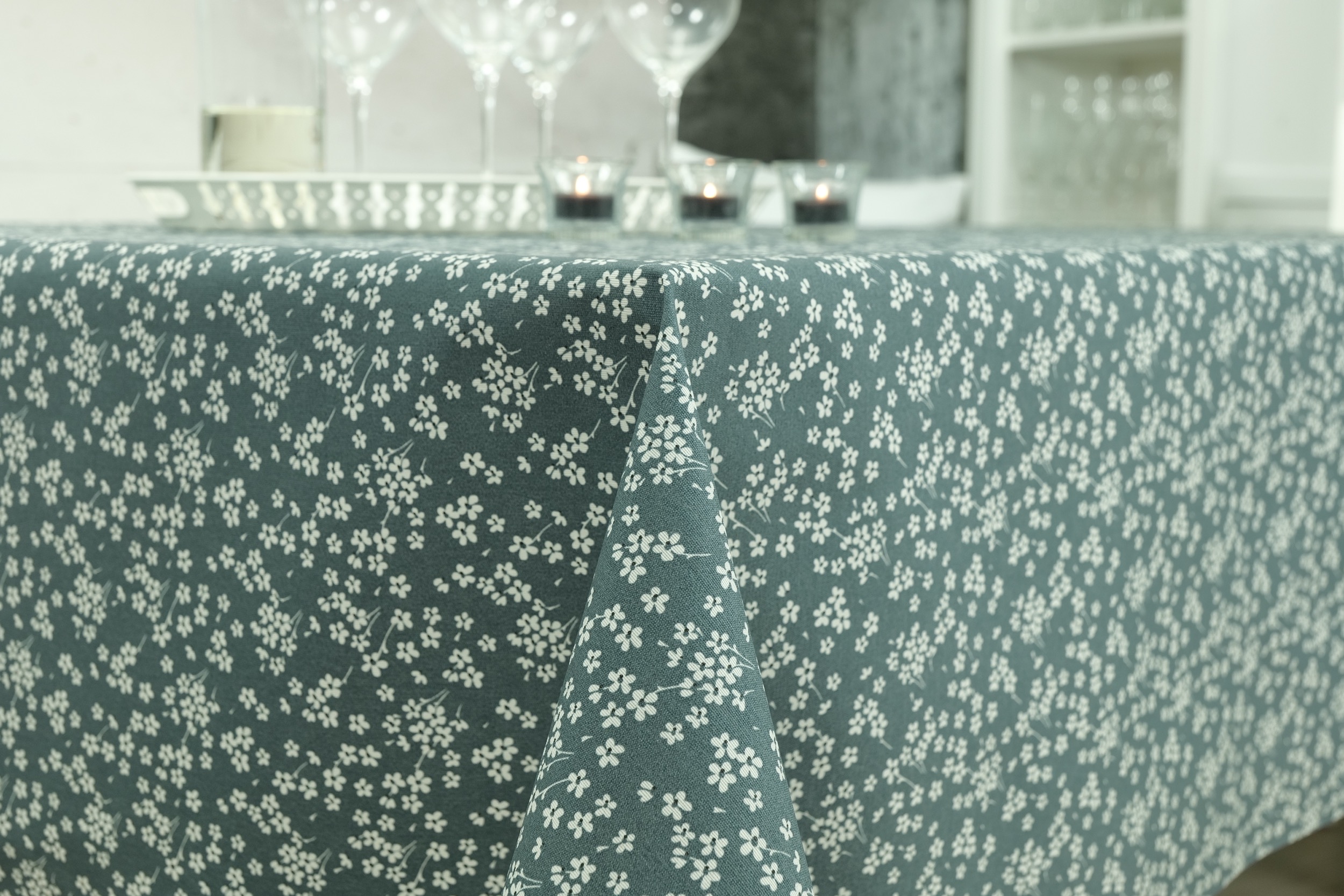 Abwaschbare Tischdecke Graublau Muster Mille Fleur Breite 110 cm