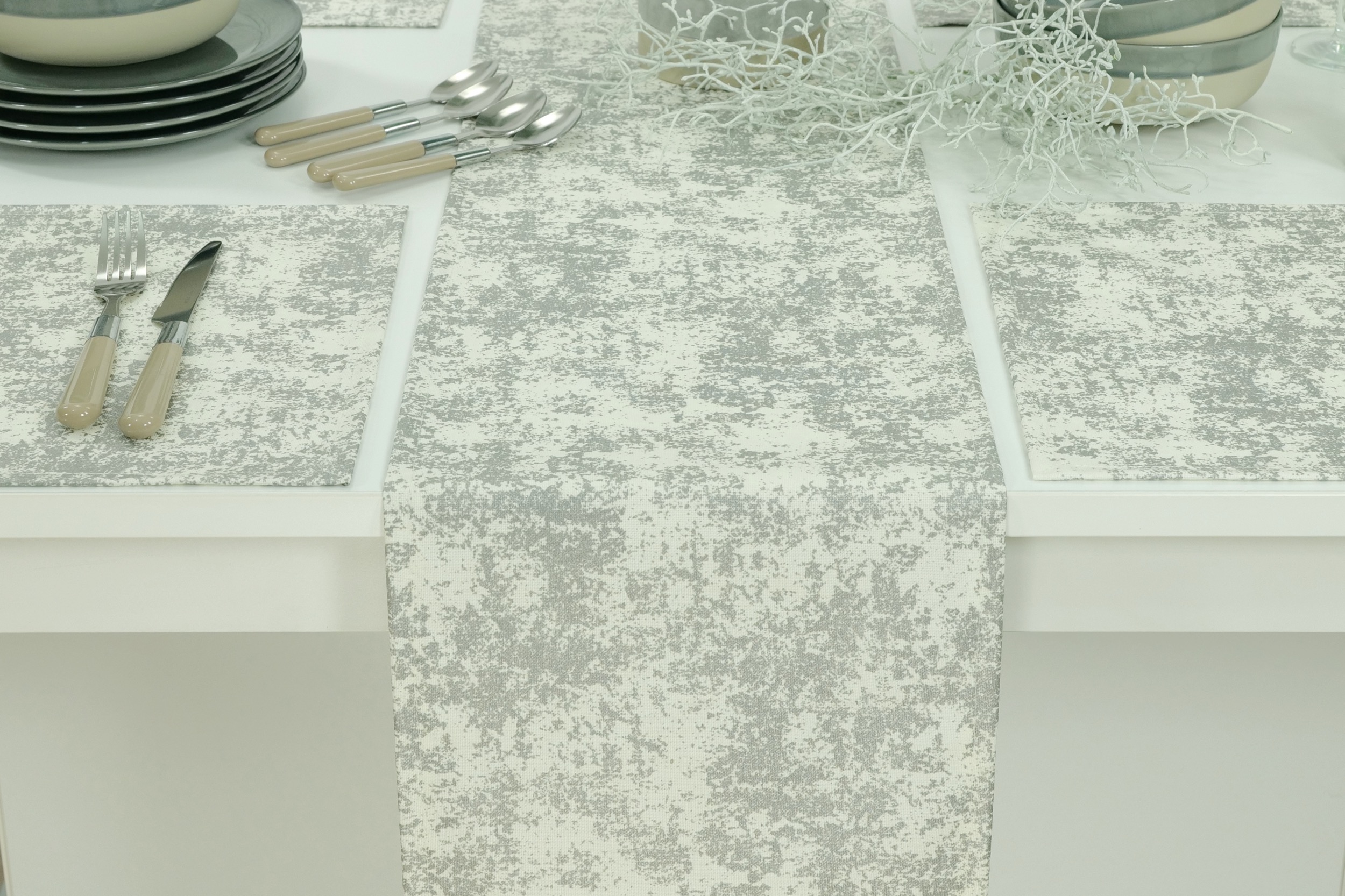 Abwaschbare Tischläufer Creme Siber marmoriert Thasos Breite 30 cm