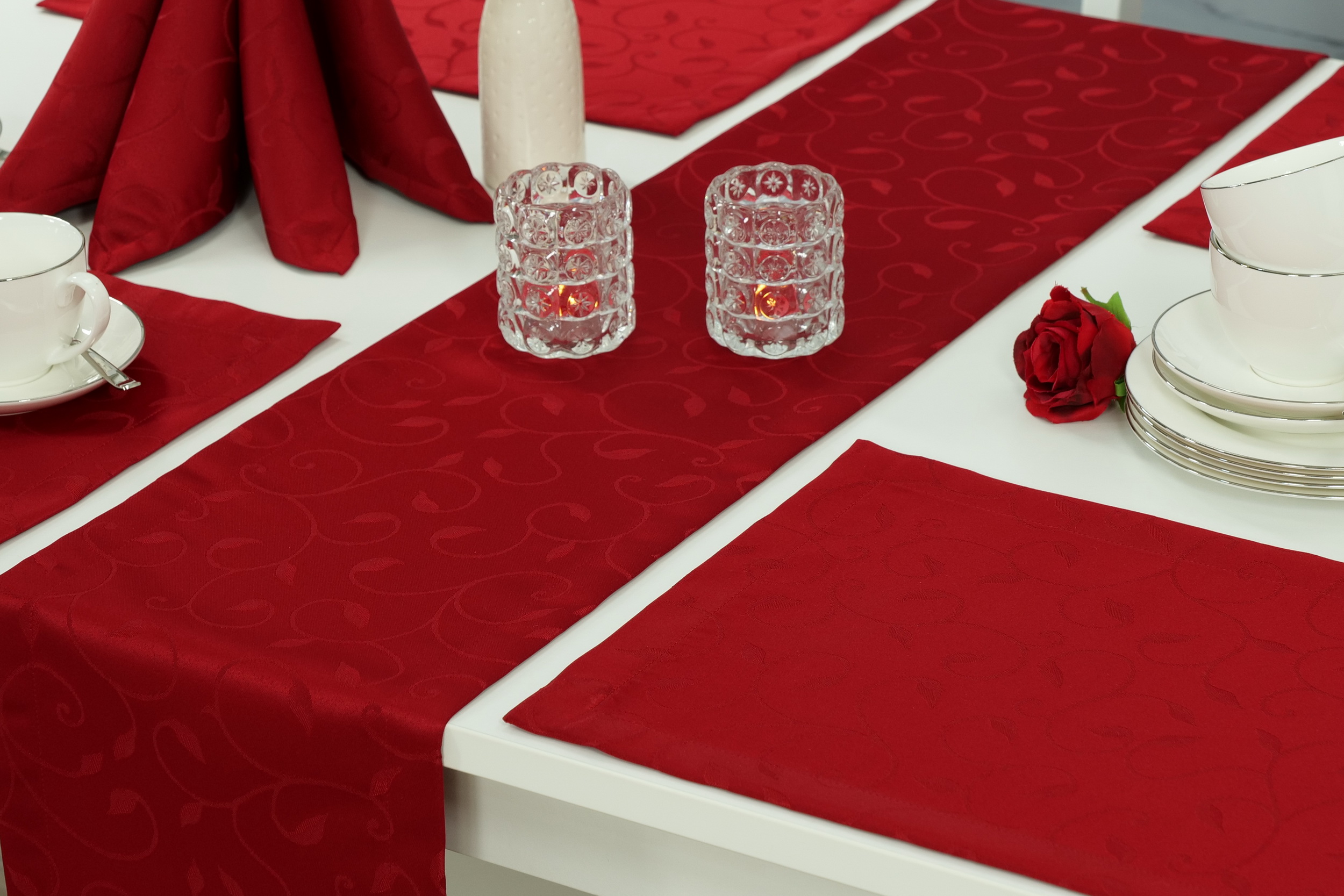 Tischläufer Damast Rot Muster mit Fleckschutz Breite 30 cm