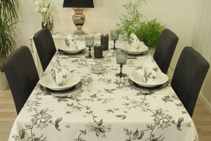 Tischdecke weiß mit Blumenmuster schwarz Breite 90 cm