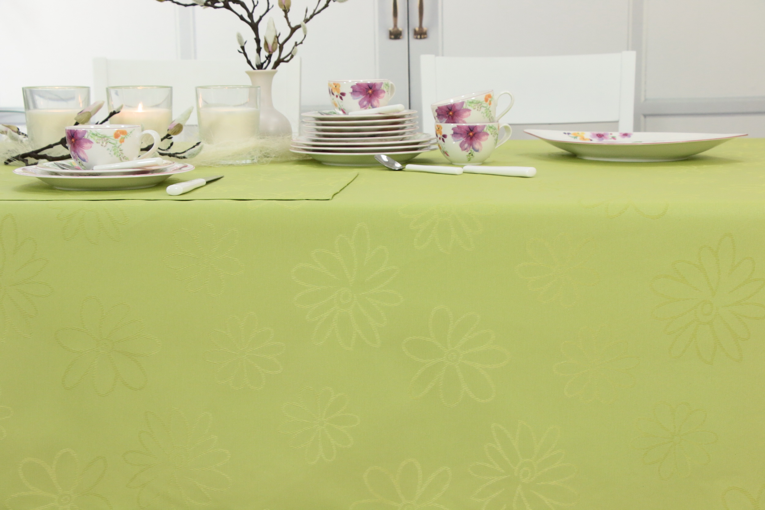 Tischdecke abwaschbar Grün Blumenmuster Mari Breite 120 cm