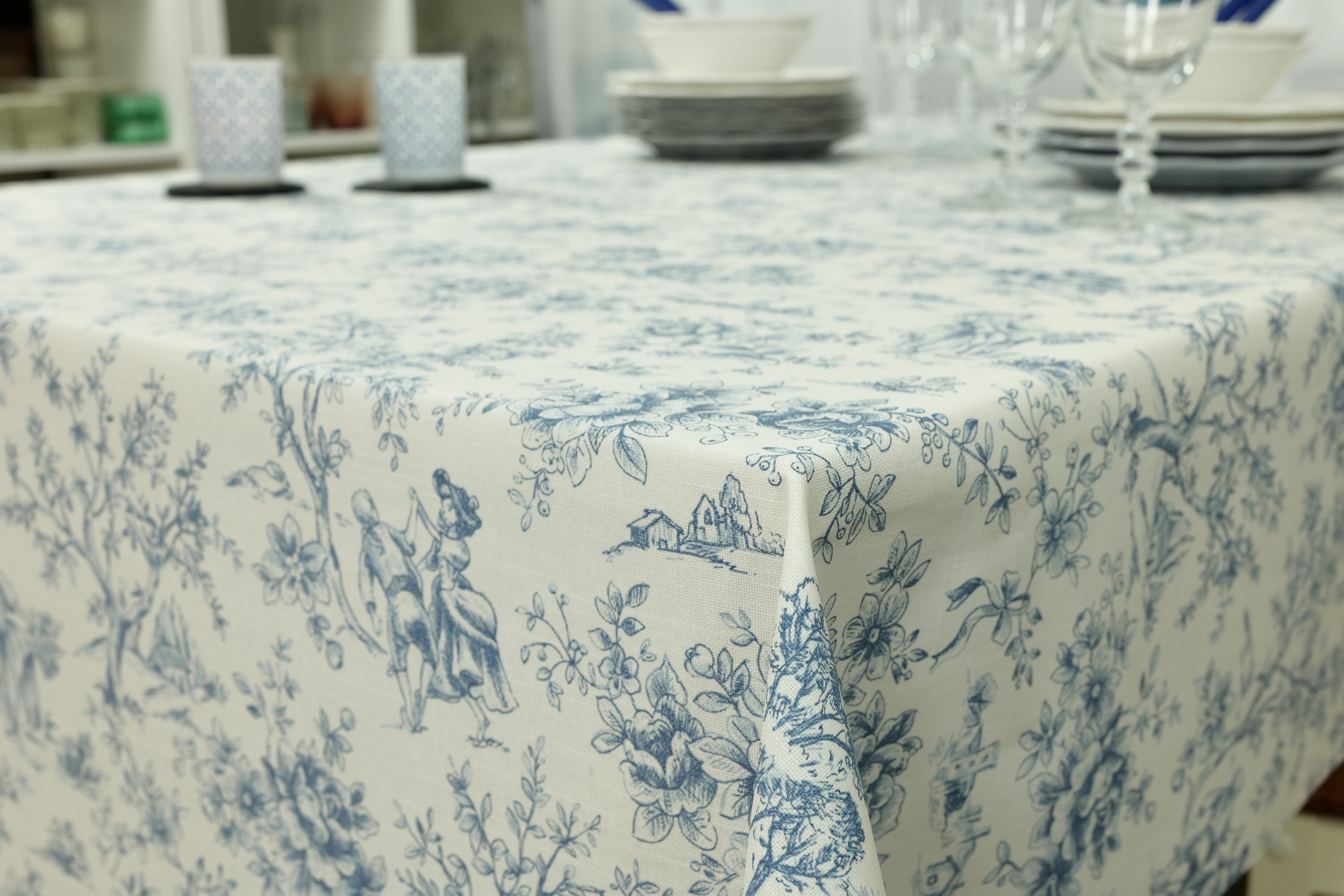 Abwaschbare Tischdecke Weiß Blau gemustert Dorfleben ab 80x80 cm - 130x130 cm QUADRATISCH