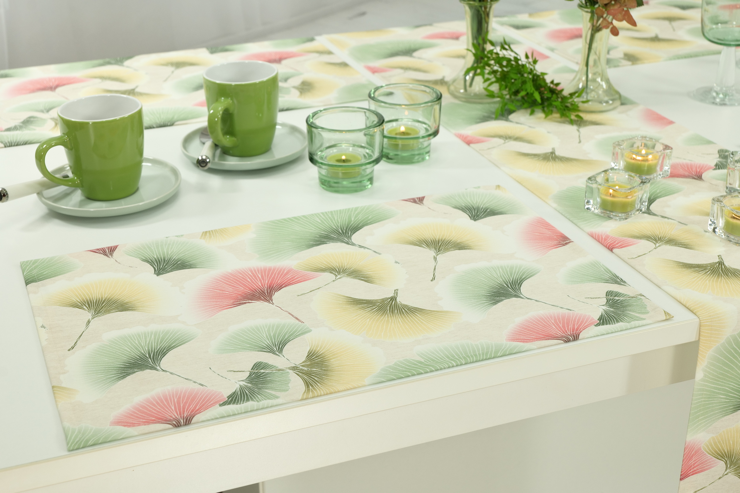 Abwaschbare Tischsets gemustert Grün Ginko Größe 32x42 cm Platzset