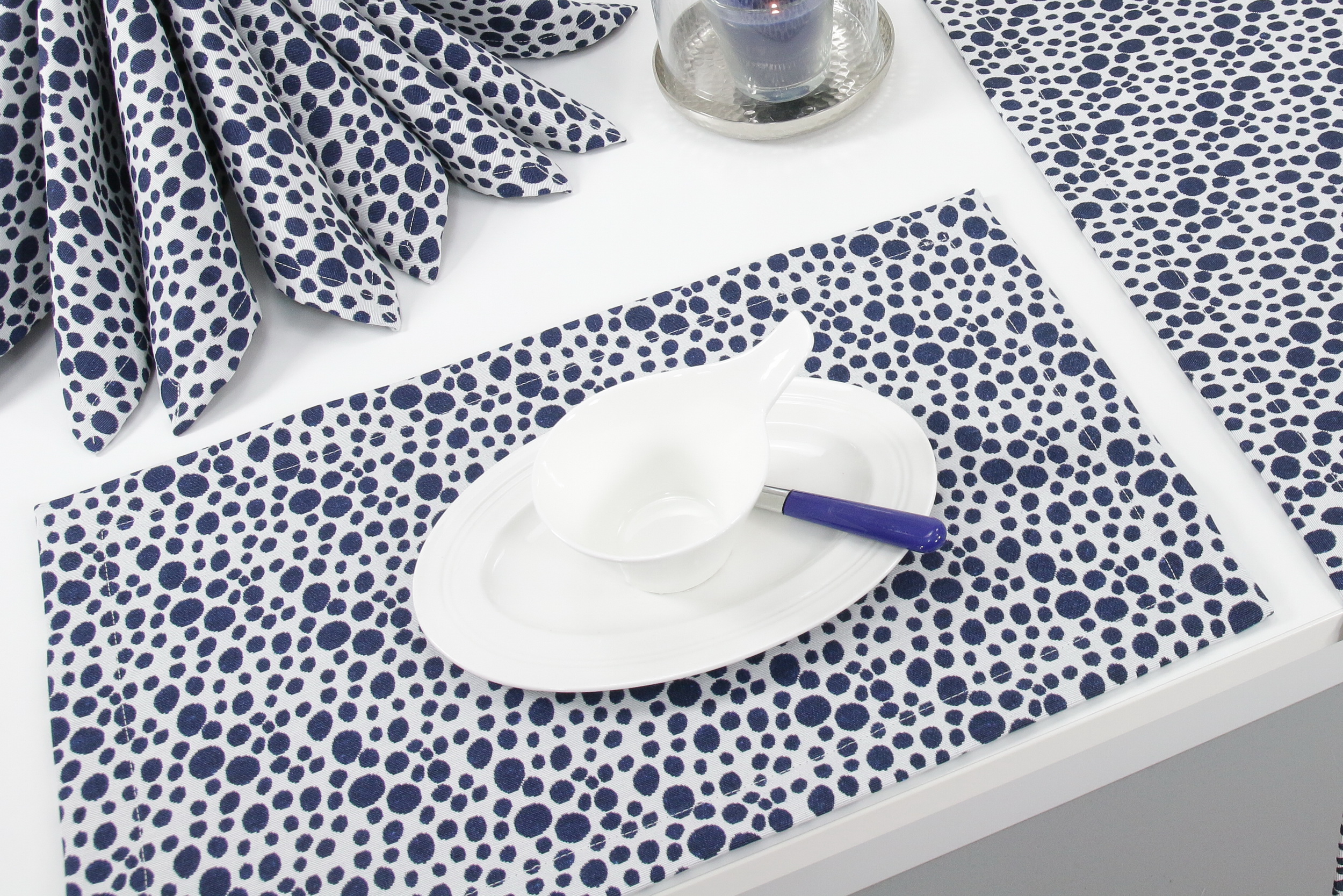 Tischset Hellgrau Marineblau gepunktet Größe 30x48 cm Platzset