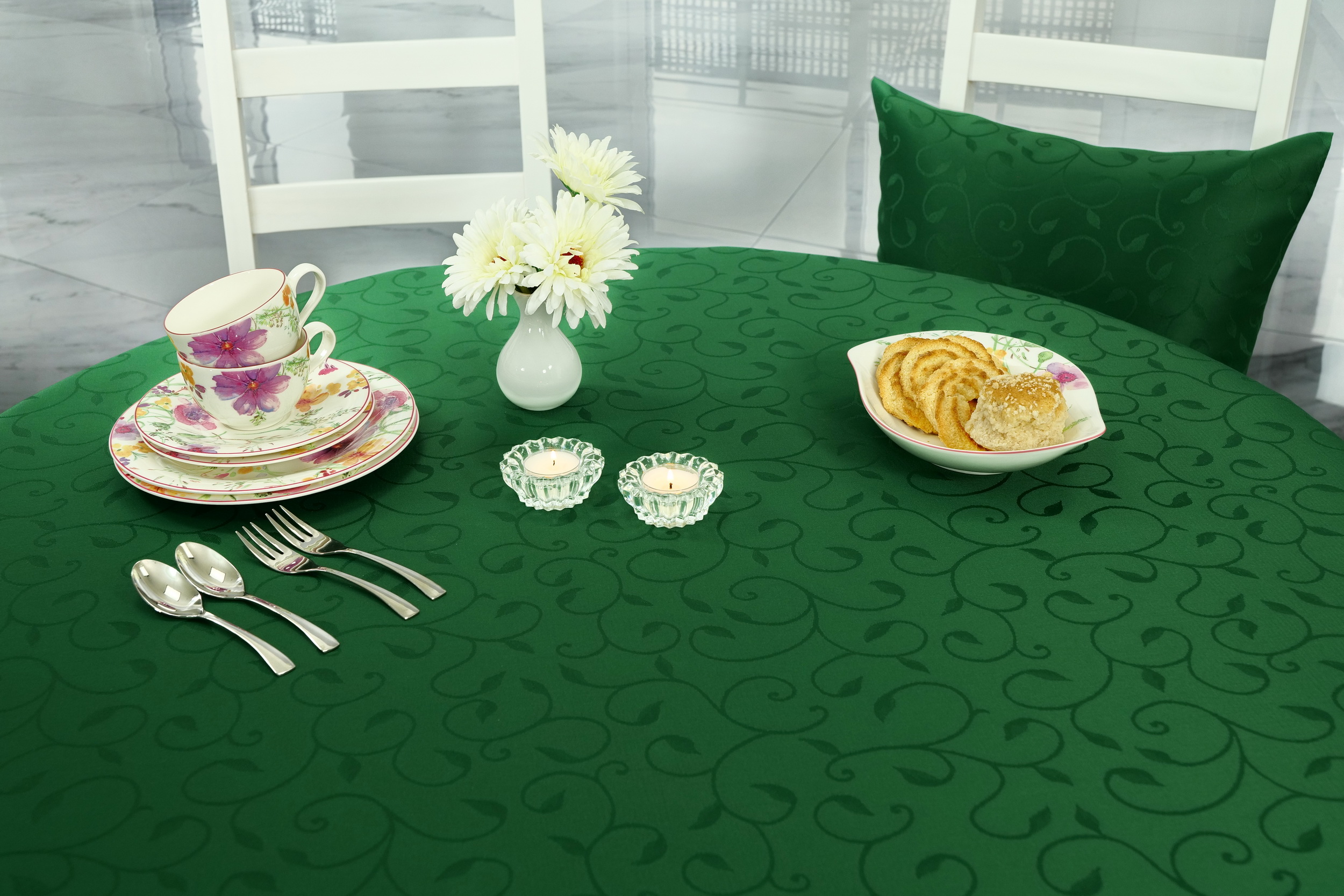 Damast Tischdecke Fleckschutz Grün mit Muster Breite 110 cm OVAL