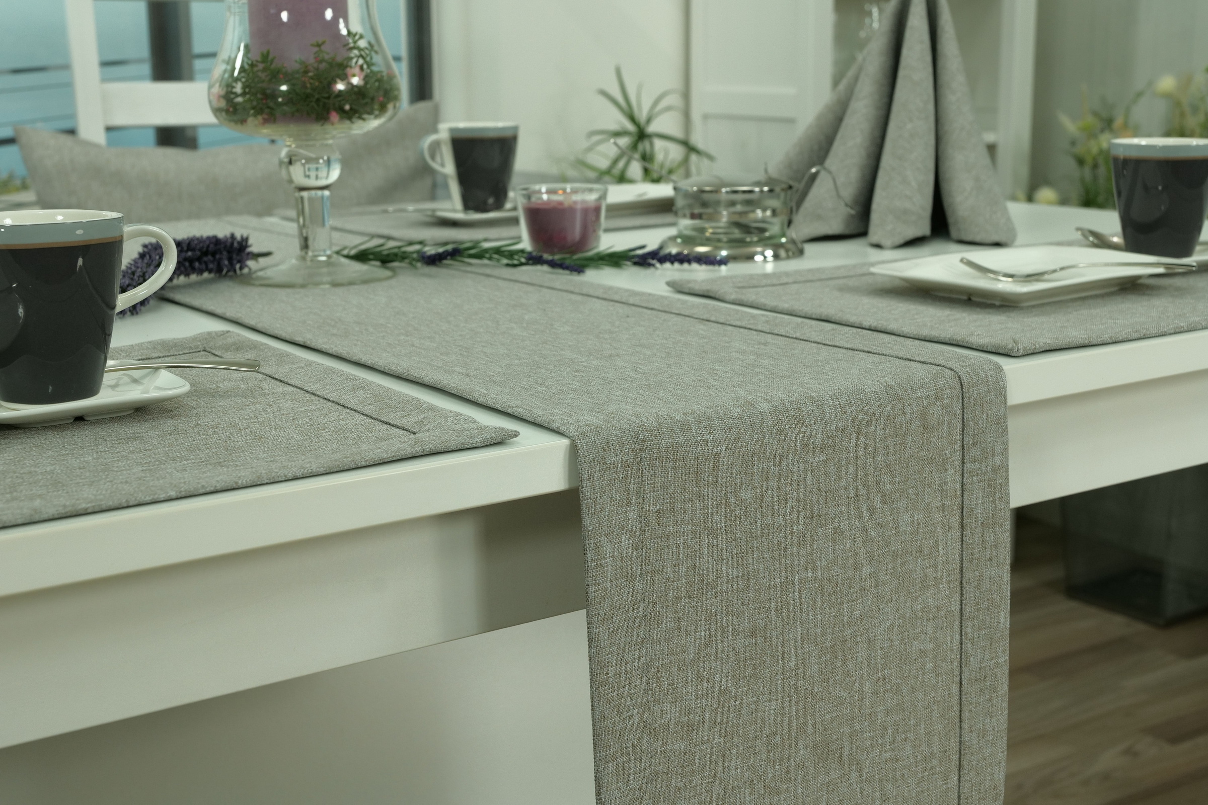Jetzt schönsten Tischläufer | die ansehen Tischdecken TiDeko® Tischdecken-Shop.de. Markenqualität