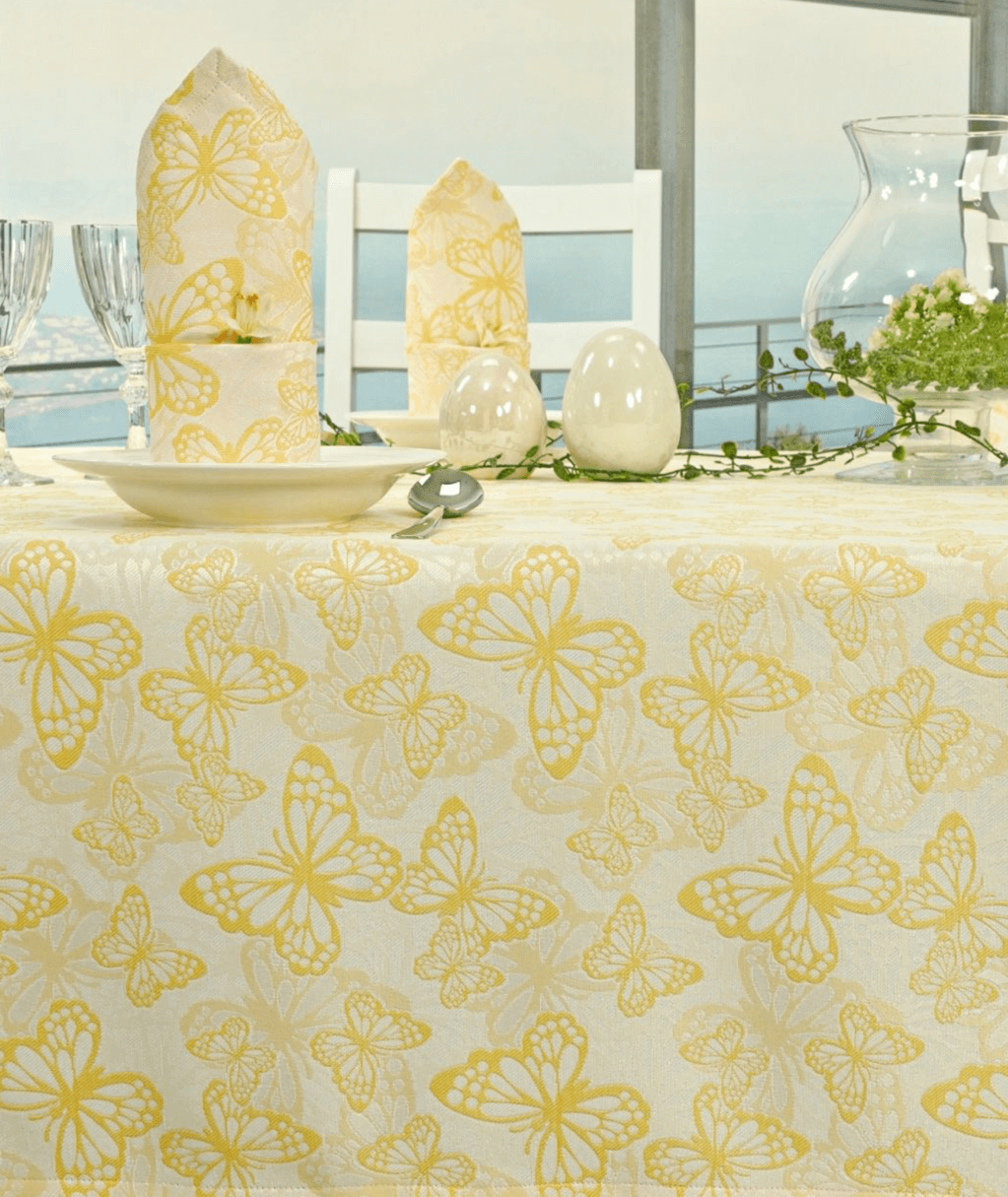 Tischdecke mit gelben Schmetterlingen