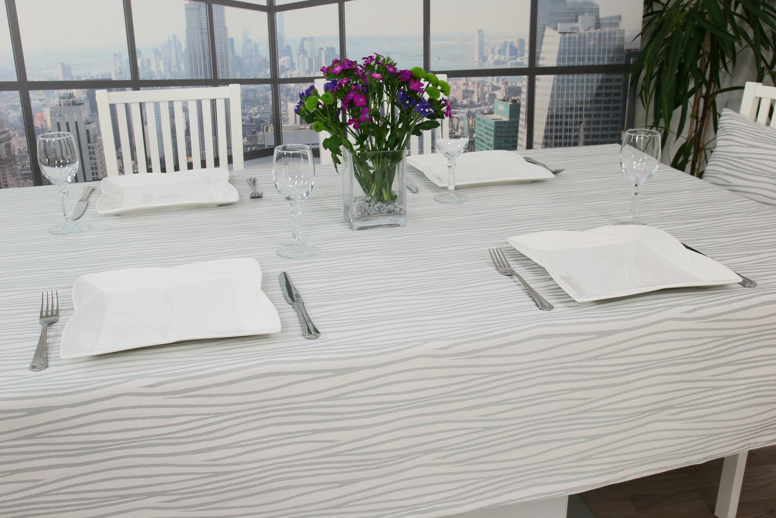 Tischdecke Grau Silber Weiß Wellenlinien Breite 180 cm