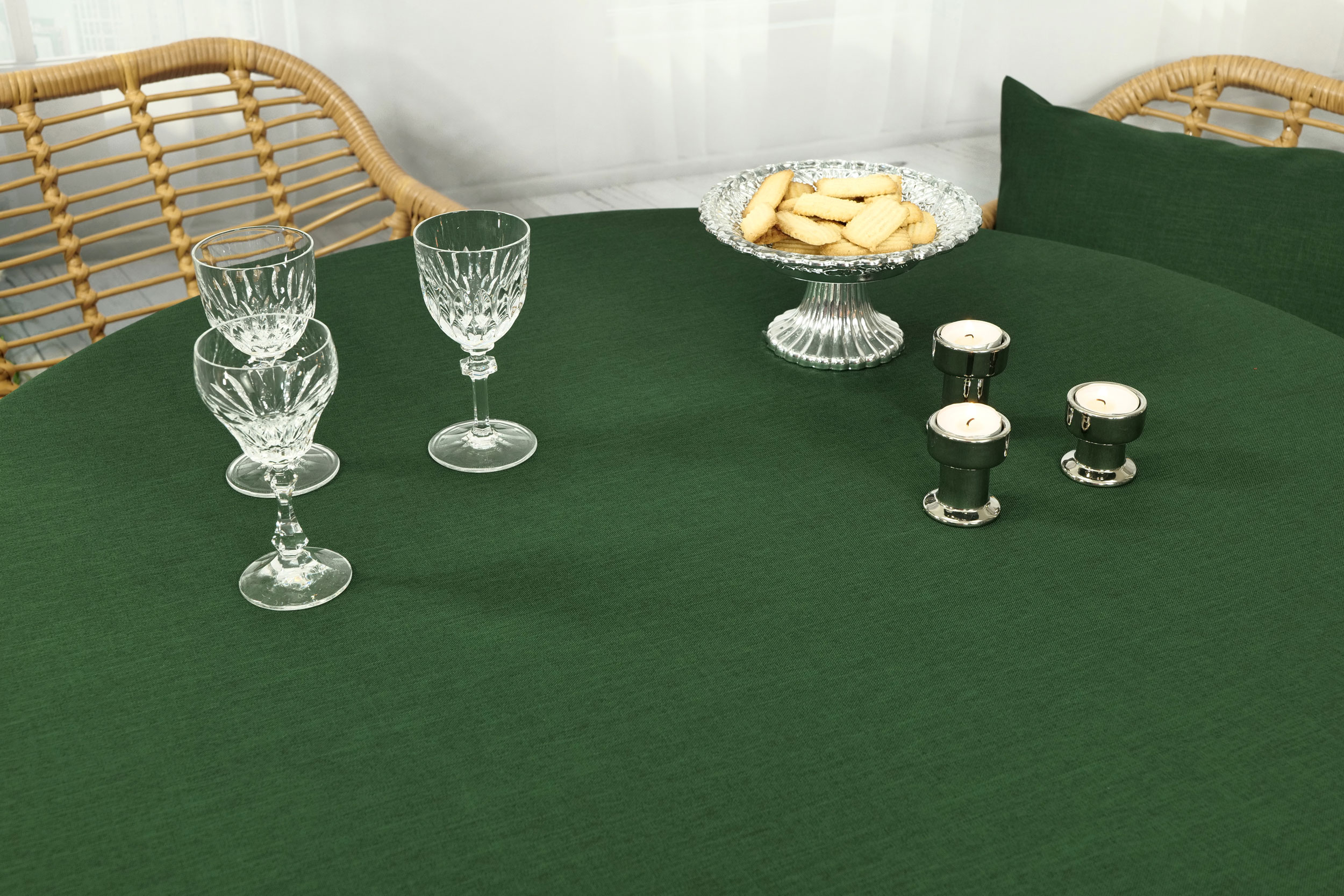 Tischdecke mit Fleckschutz Tannengrün Uni Leinenoptik Valerie Breite 120 cm OVAL