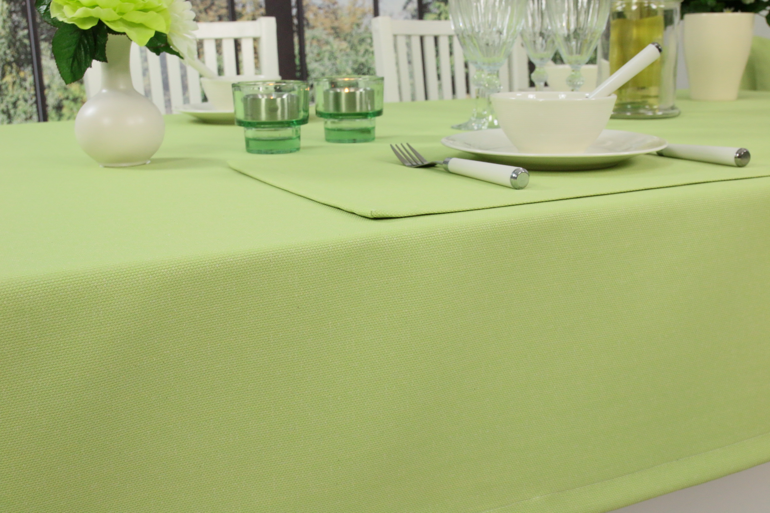 Tischdecke mit Fleckschutz Lindgrün uni Venezia Breite 160 cm