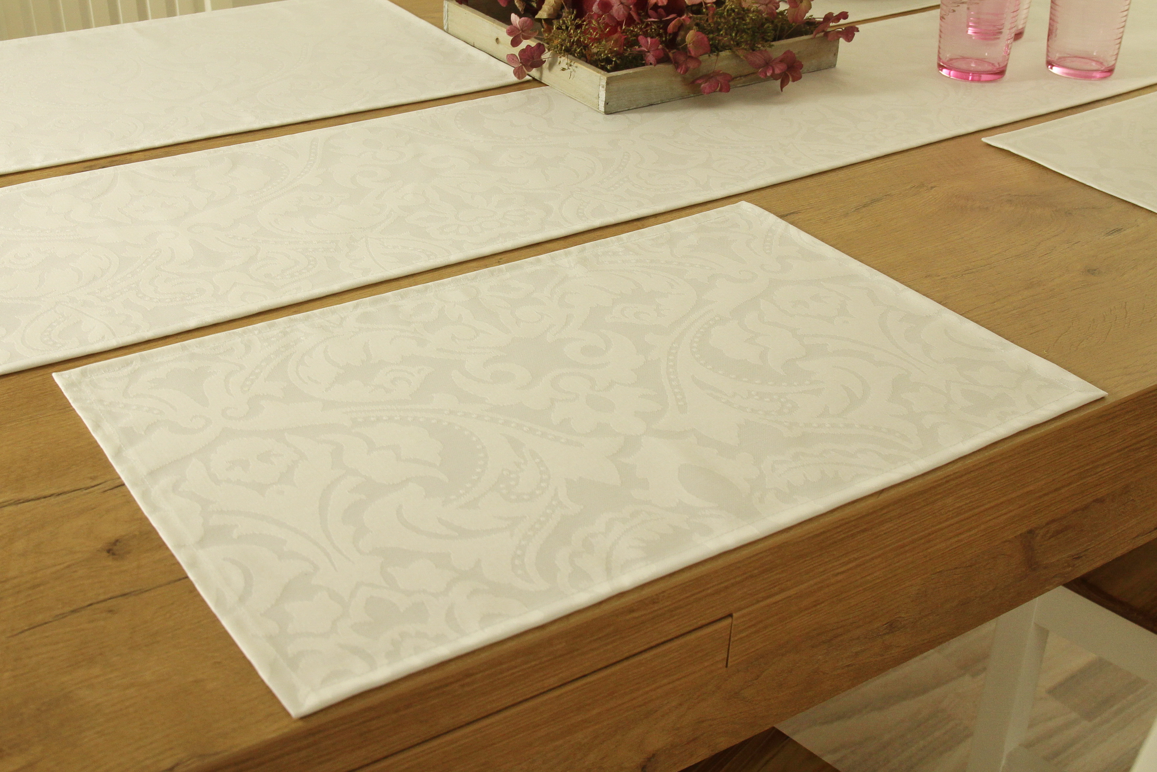 Weiße abwaschbare Tischsets gemustert Iris Größe 32x42 cm
