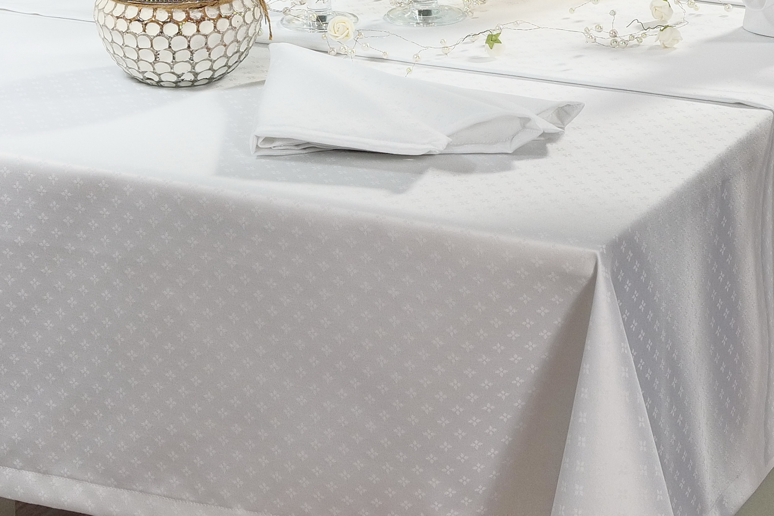 Weiße Tischdecke Feines Muster mit Fleckschutz Fiori Breite 100 cm