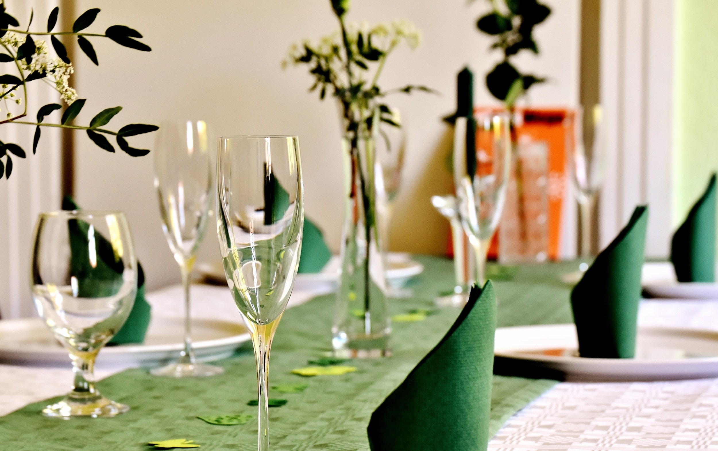 Jetzt die schönsten Tischläufer | Markenqualität ansehen TiDeko® Tischdecken Tischdecken-Shop.de