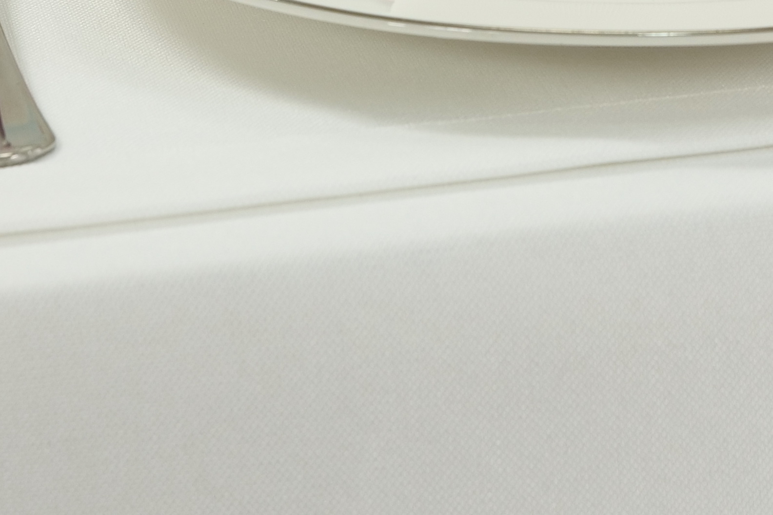 Edle Tischdecke Weiß einfarbig Peony Breite 90 cm