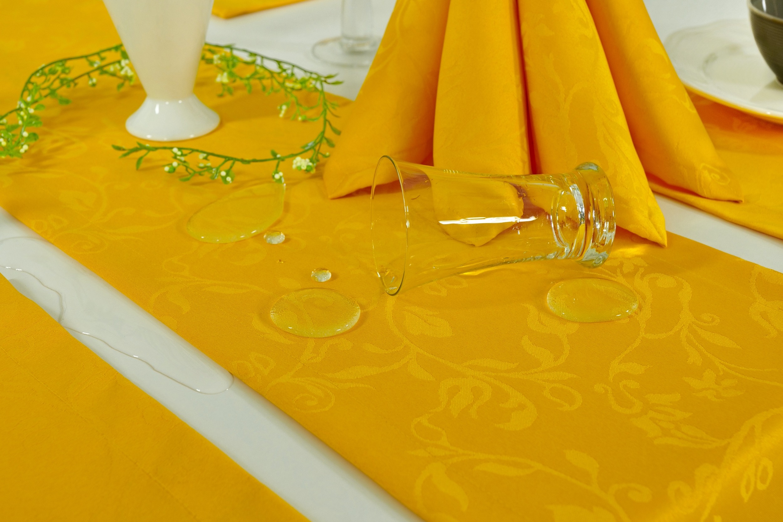 Tischläufer mit Fleckschutz Gelb Blütenranke Fresh Breite 25 cm