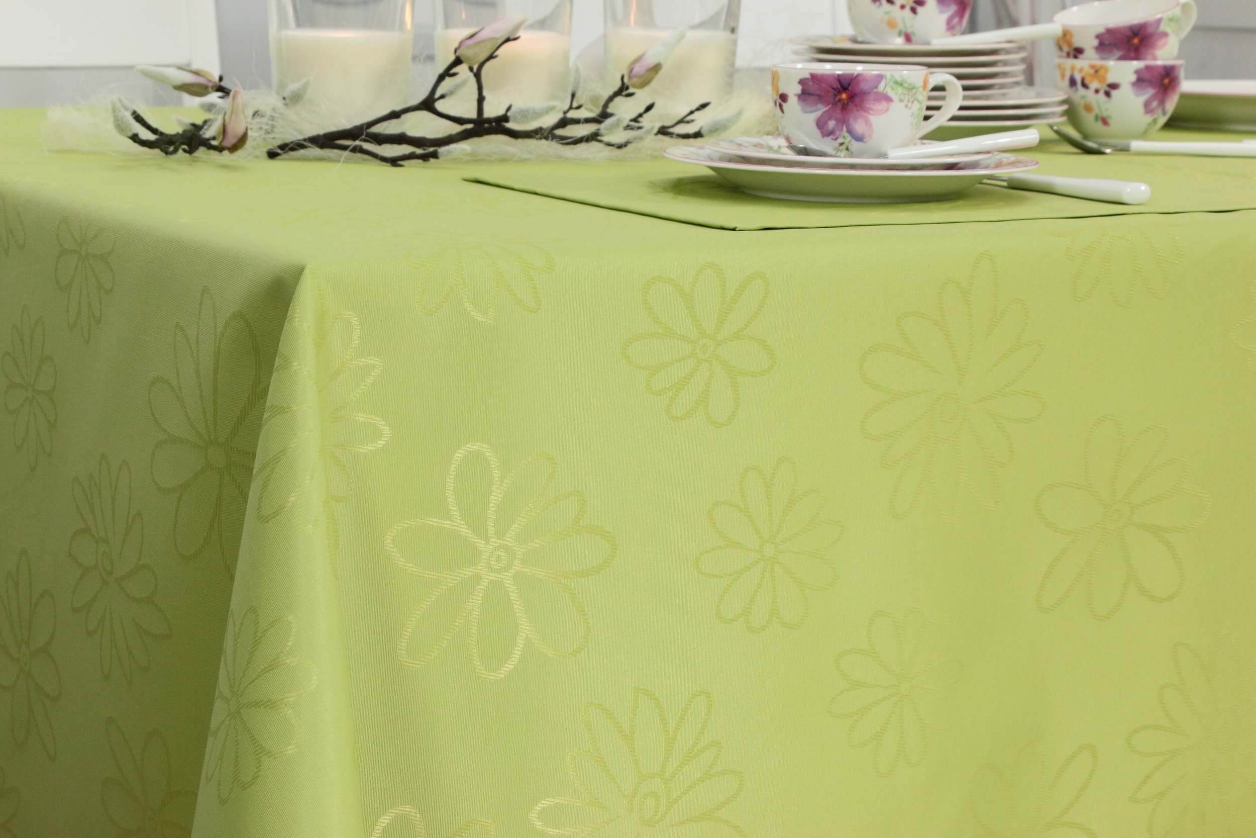 Tischdecke abwaschbar Grün Blumenmuster Mari ab 80x80 cm - 138x138 cm QUADRATISCH