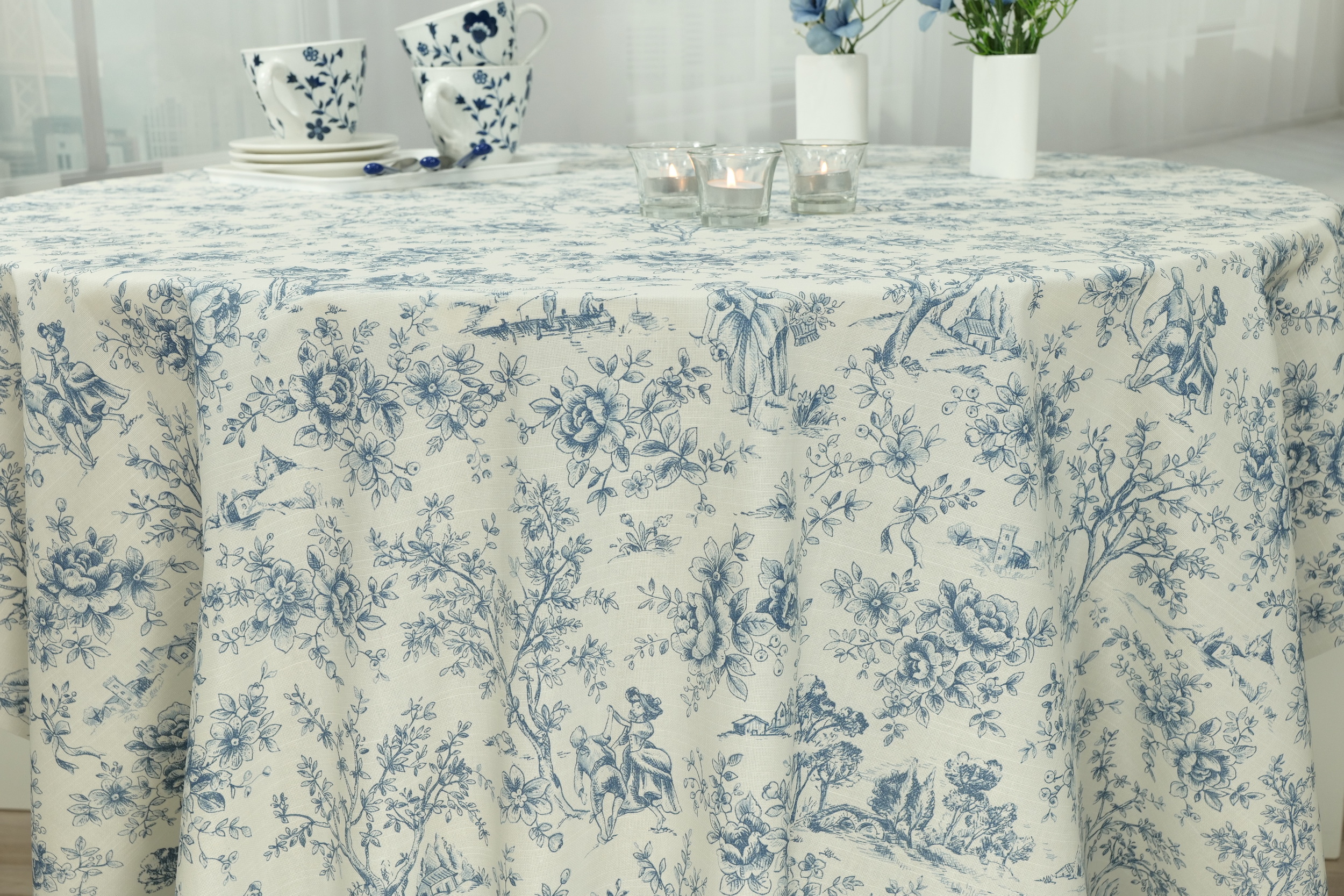 Abwaschbare Tischdecke Weiß Blau gemustert Dorfleben ab 80 cm bis 130 cm RUND